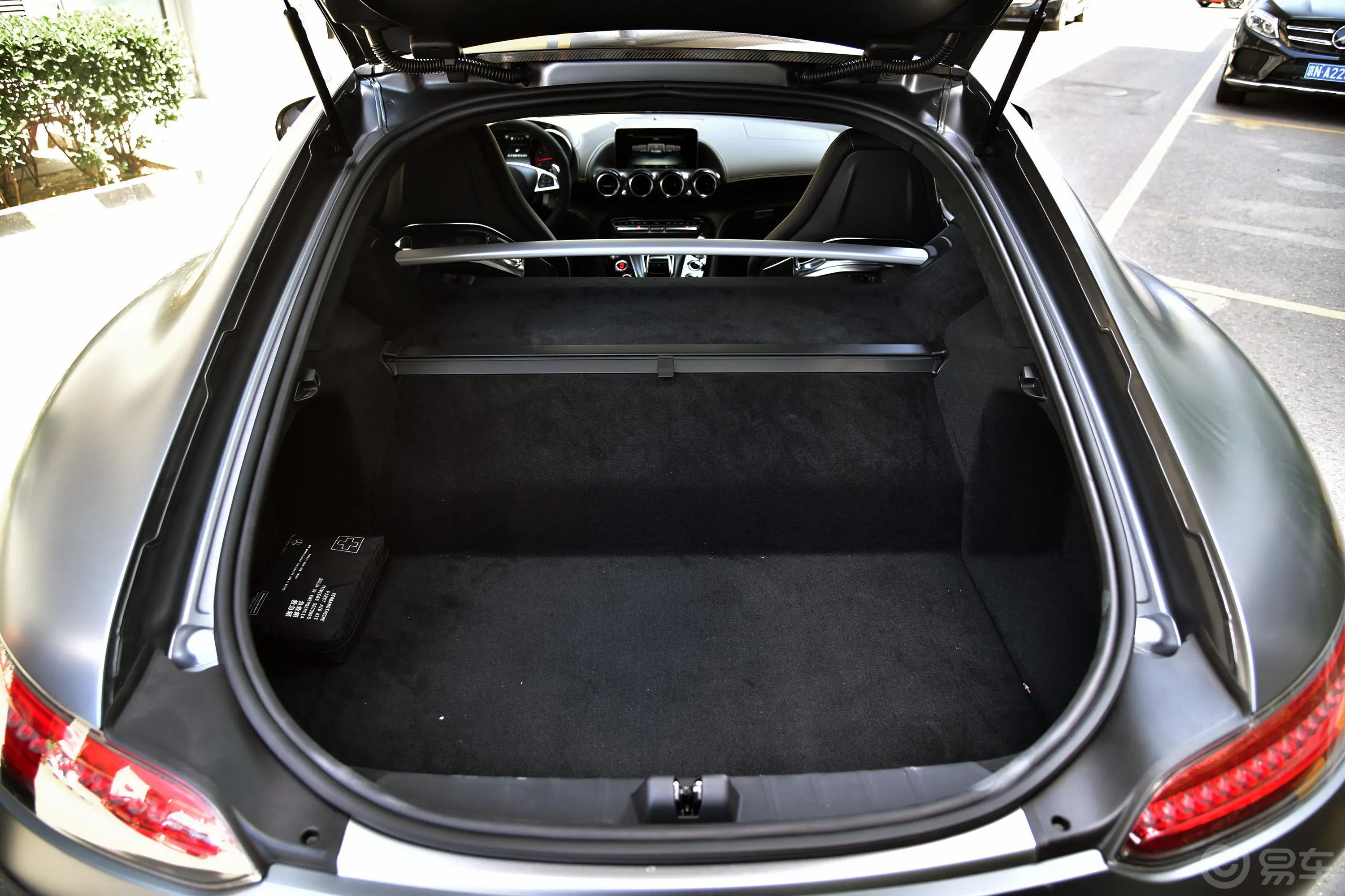 奔驰GT AMGAMG GT S 限量特别版后备厢空间特写