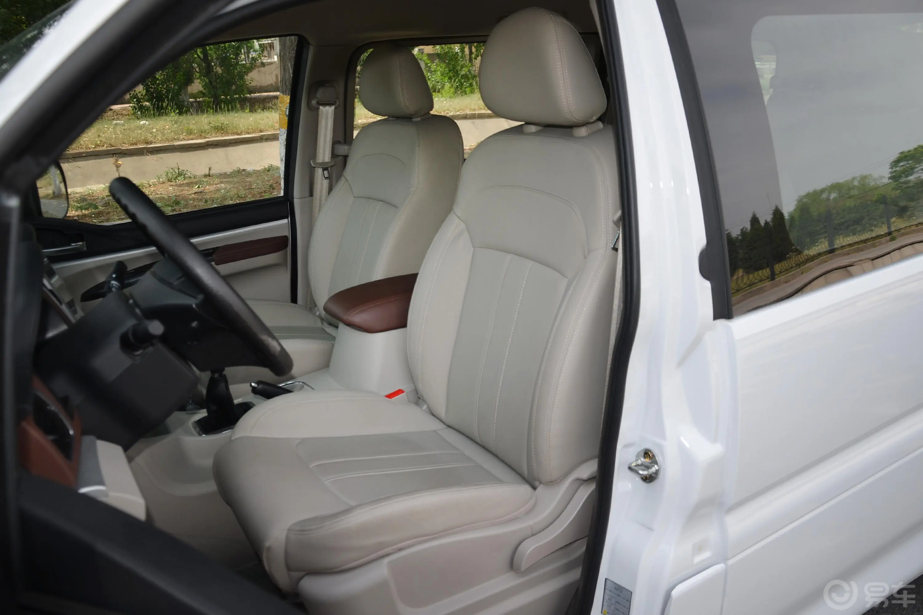 菱智M5L 1.6L 手动 舒适版 7座驾驶员座椅