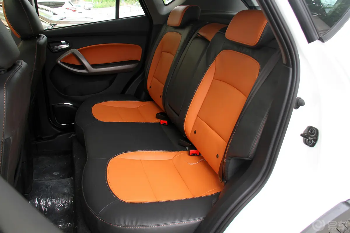 海马S5强动力版 1.5T CVT 尊贵版后排座椅