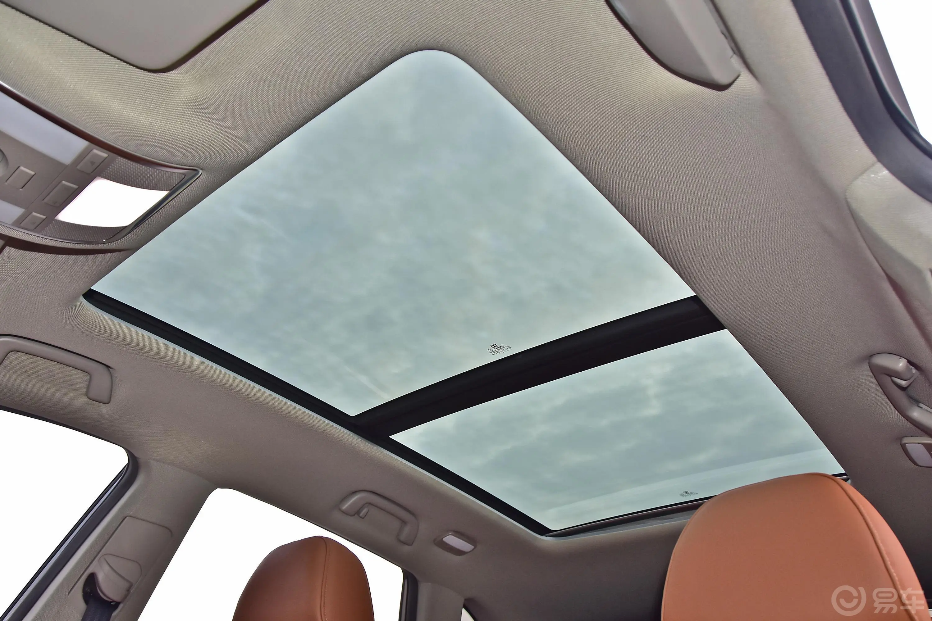 众泰T600 Coupe1.5T 手动 尊享版天窗内拍关闭