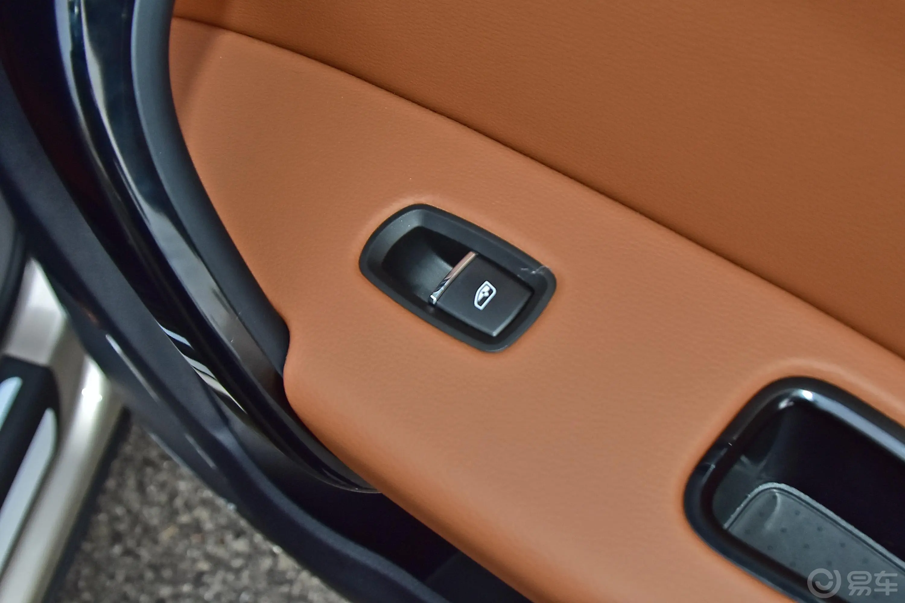 众泰T600 Coupe1.5T 手动 尊享版后车窗调节
