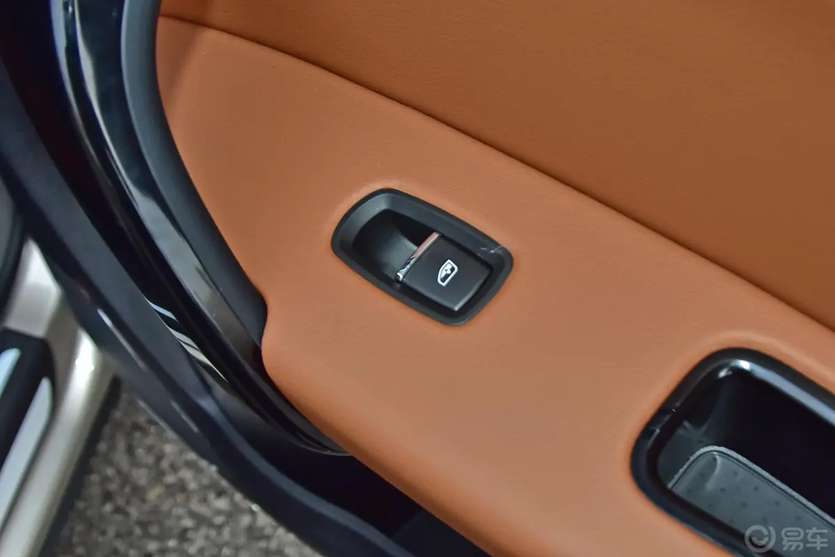 众泰T600 Coupe1.5T 手动 尊享版后车窗调节