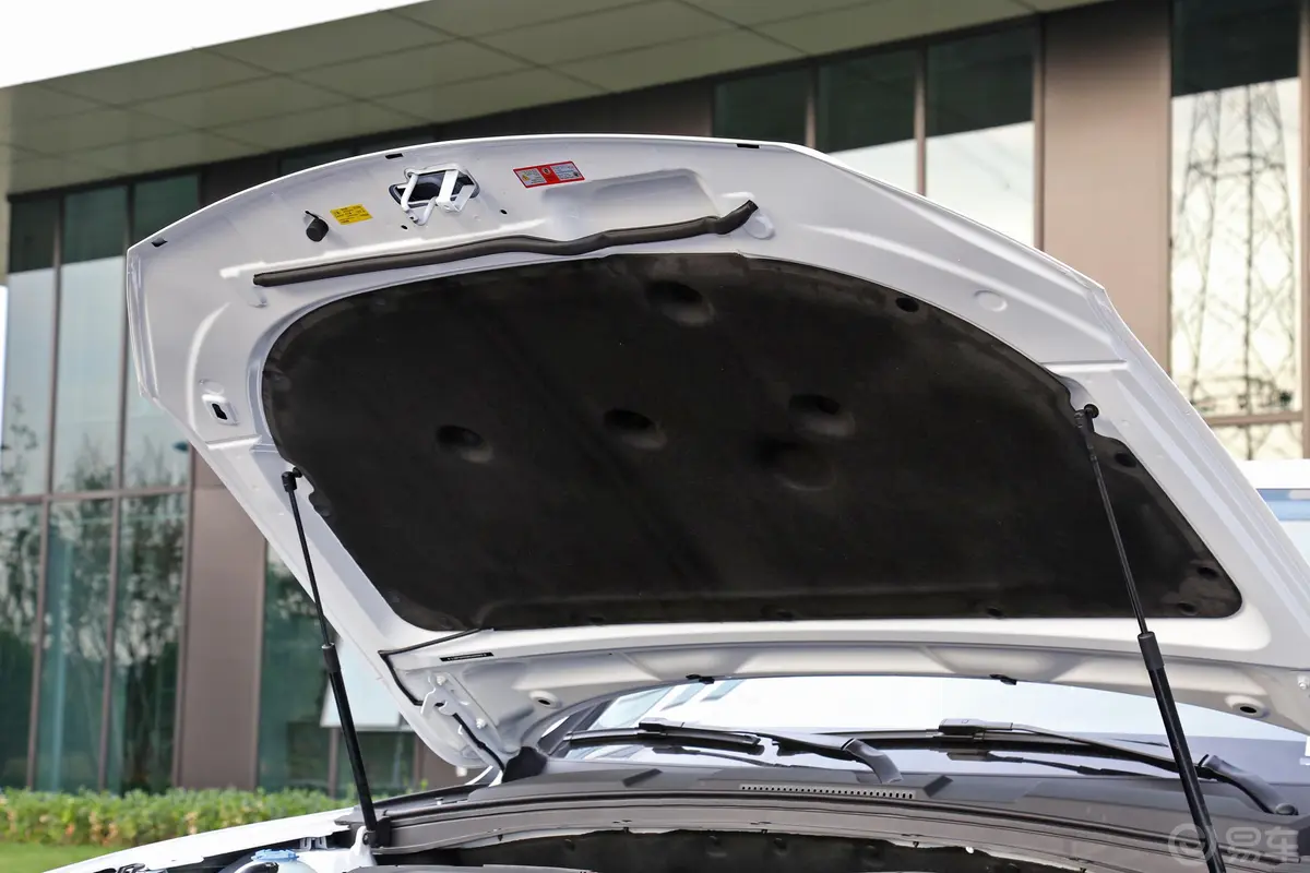 众泰T600 Coupe1.5T 手自一体 尊享版发动机舱盖内侧