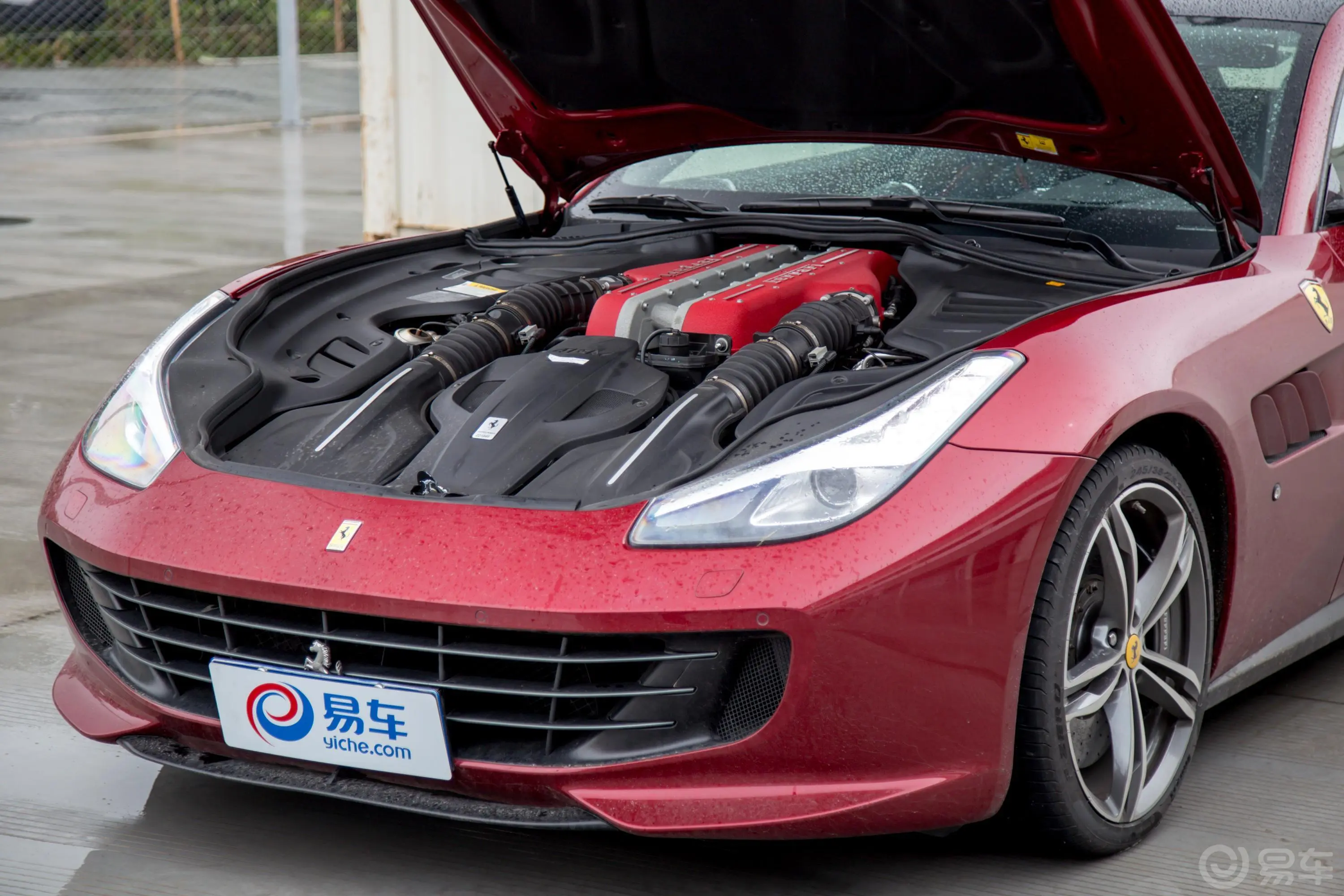 GTC4Lusso6.3L V12外观