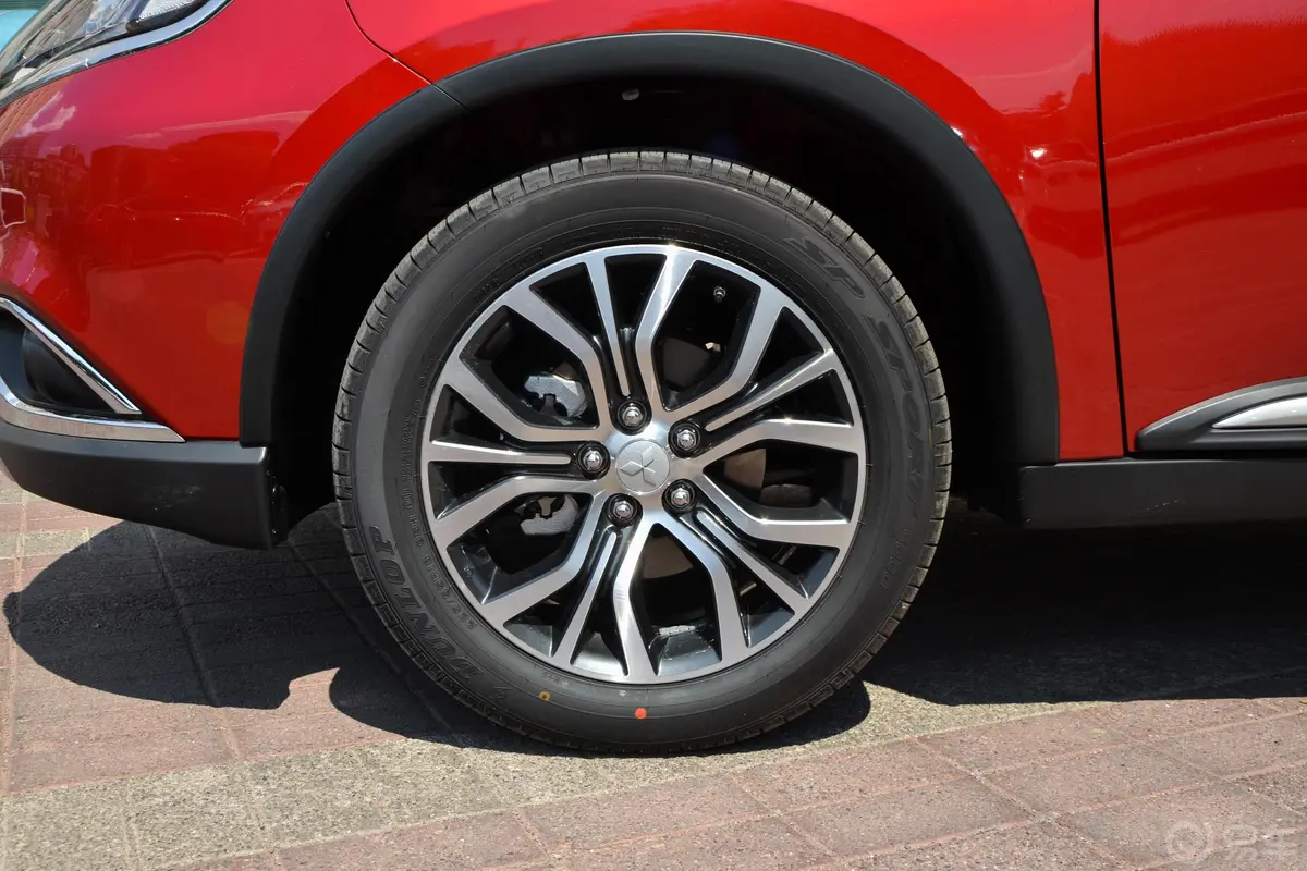 欧蓝德2.0L CVT 两驱 荣耀版 5座外观