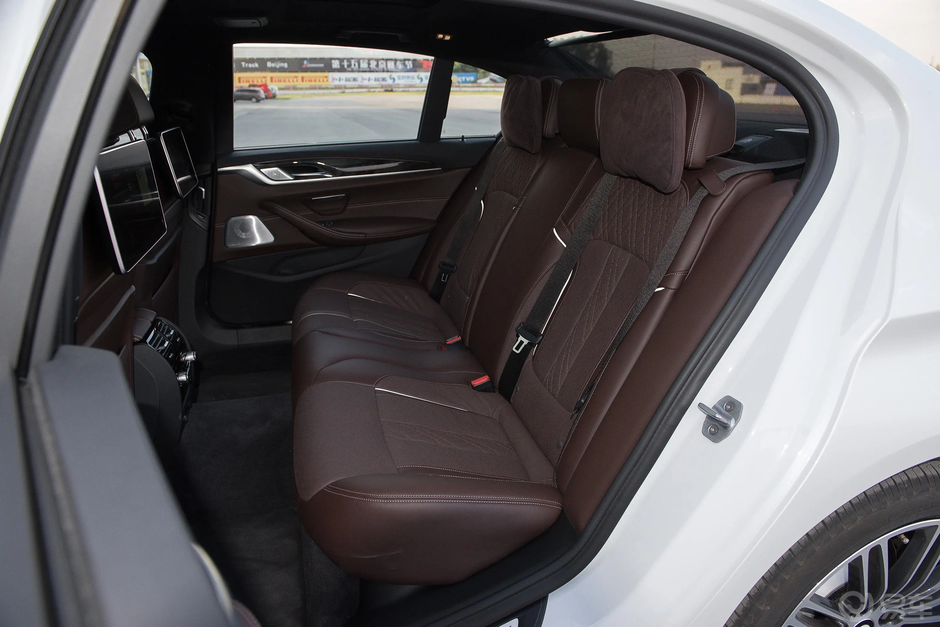 宝马5系530Li xDrive M运动套装后排座椅