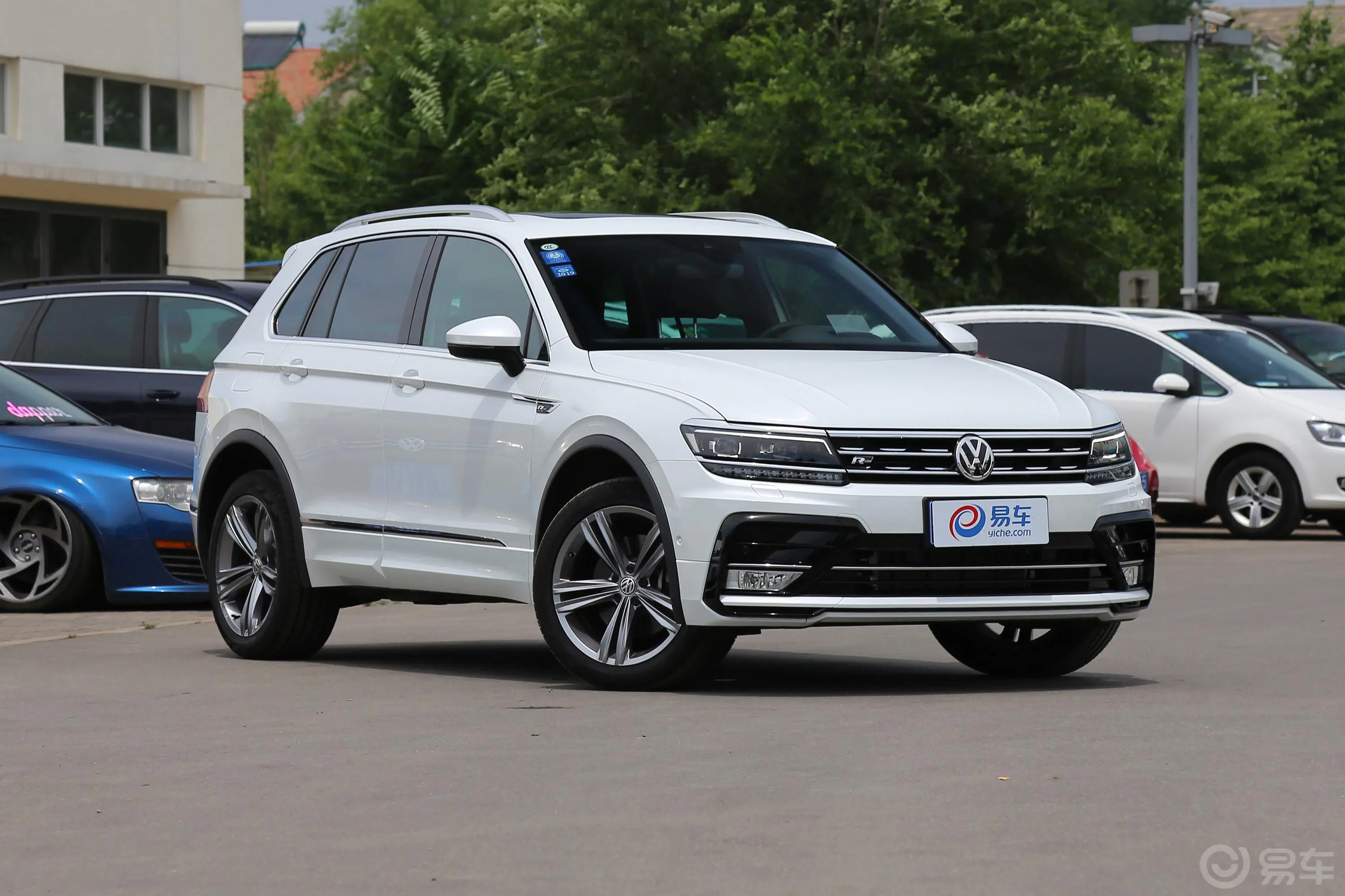 Tiguan380TSI 四驱 R-line侧前45度车头向右水平