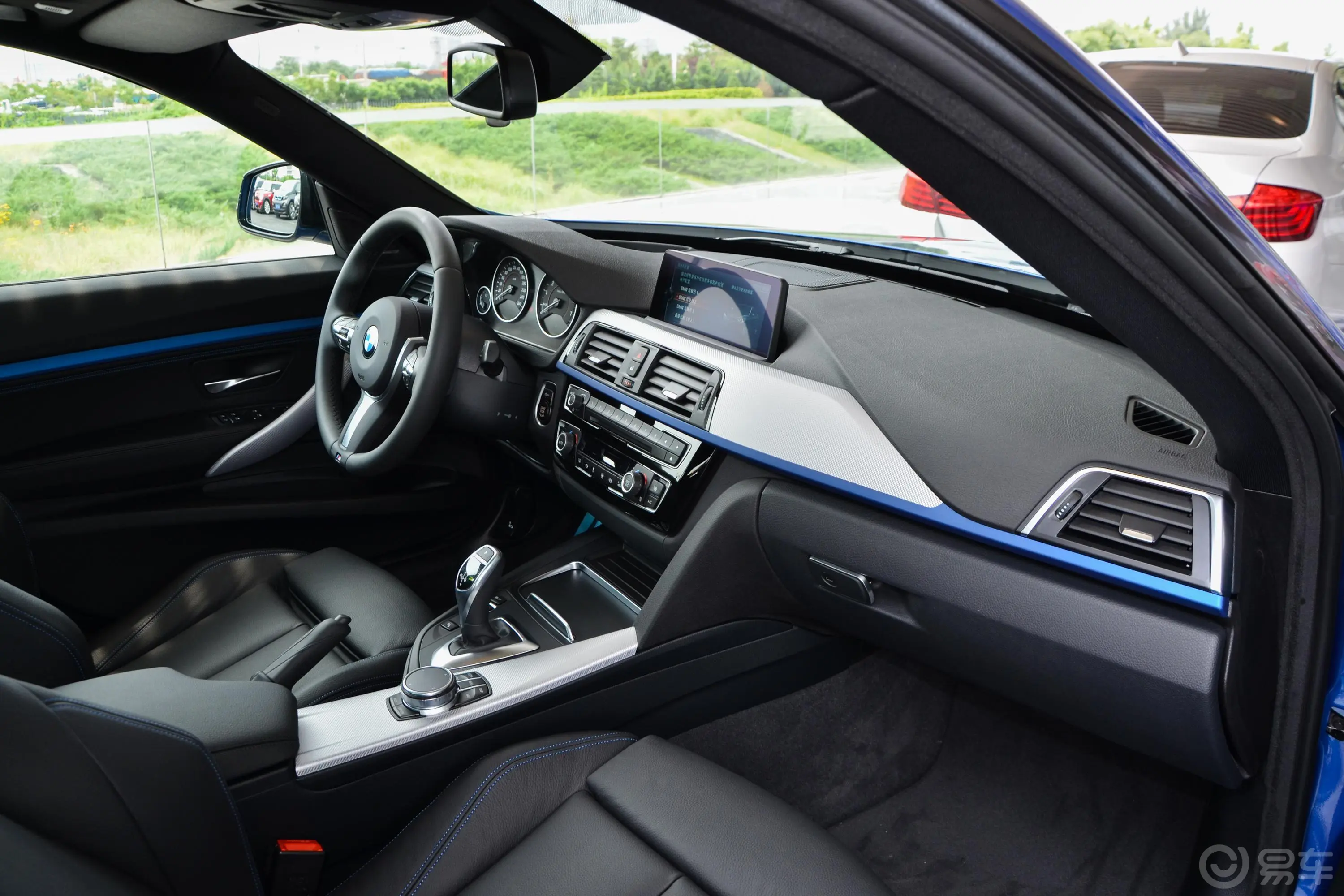 宝马3系GT330i xDrive M运动版内饰全景副驾驶员方向