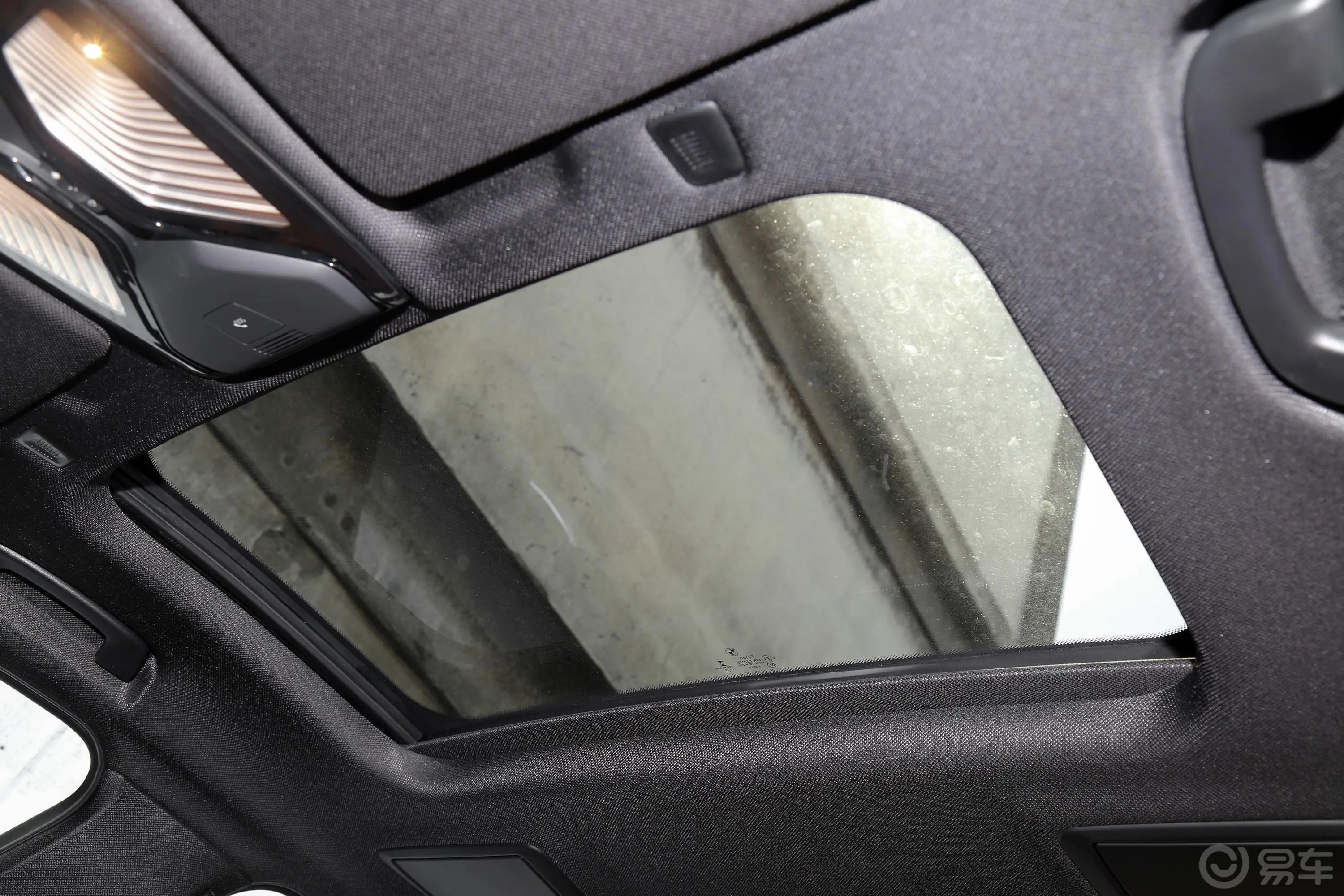 宝马5系530Li 领先版 M运动套装天窗内拍关闭