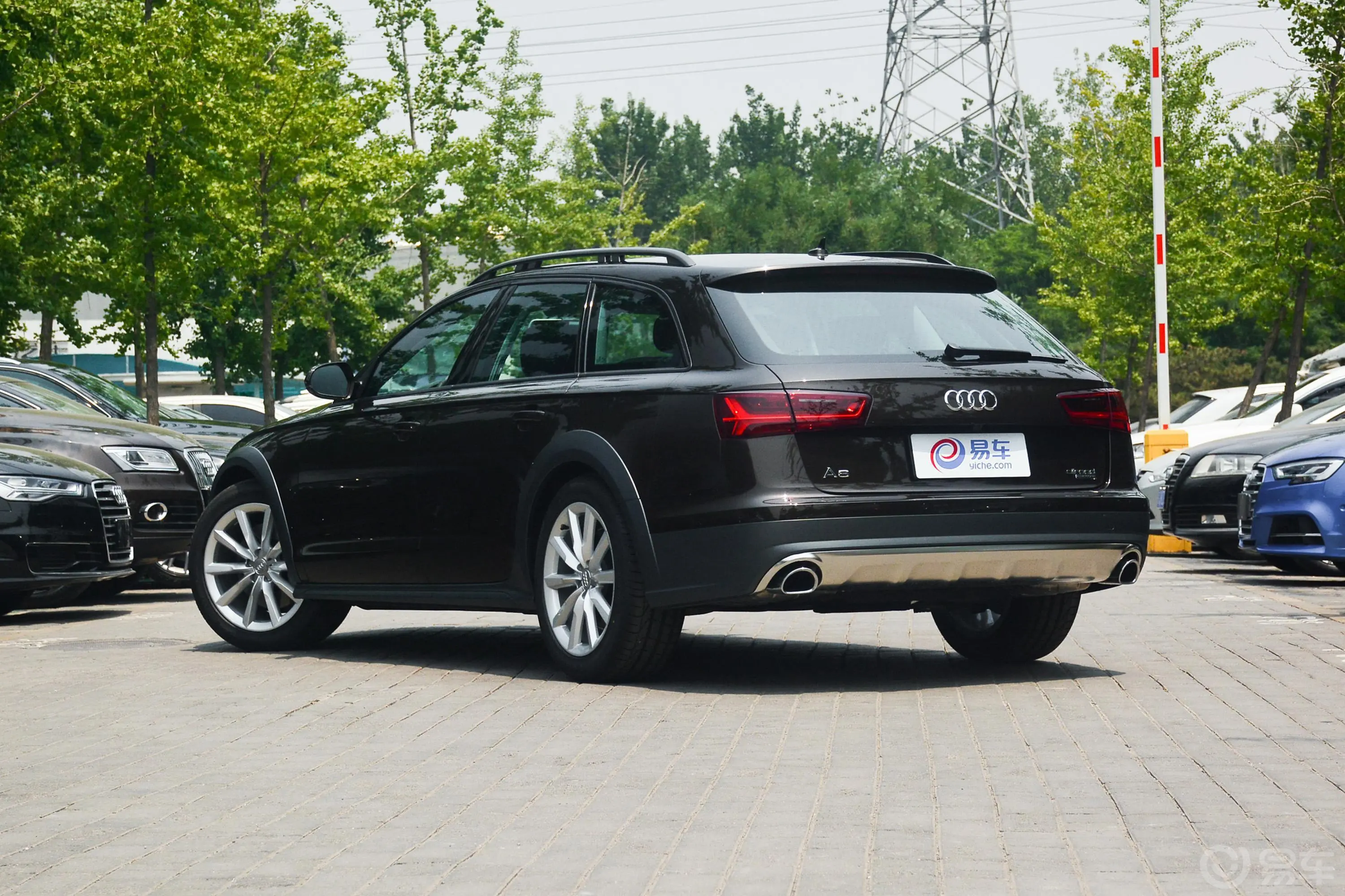 奥迪A63.0T allroad quattro侧后45度车头向左水平