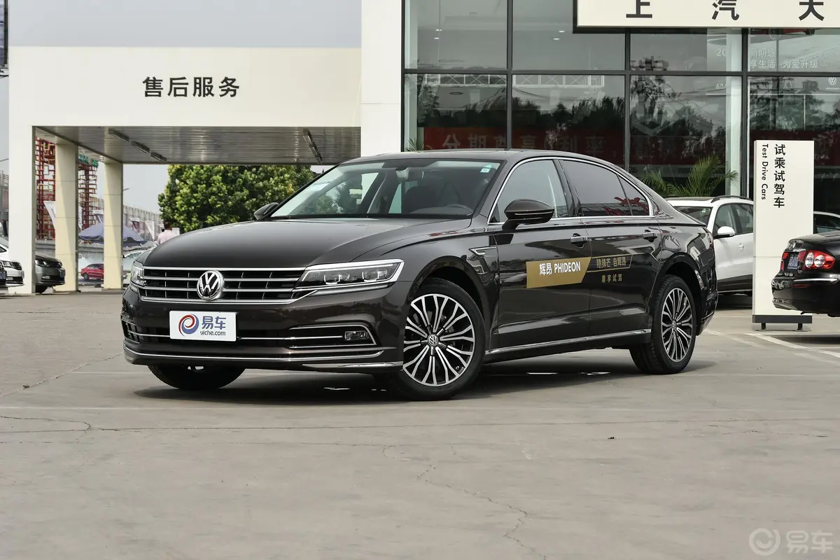 辉昂2.0T DSG 380TSI 两驱至尊版侧前45度车头向左水平