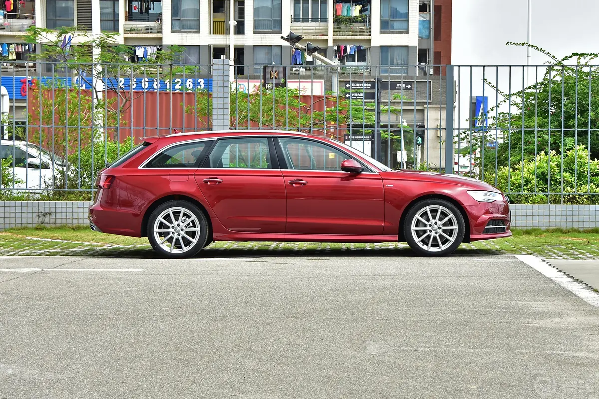 奥迪A6Avant 40 TFSI 运动版外观