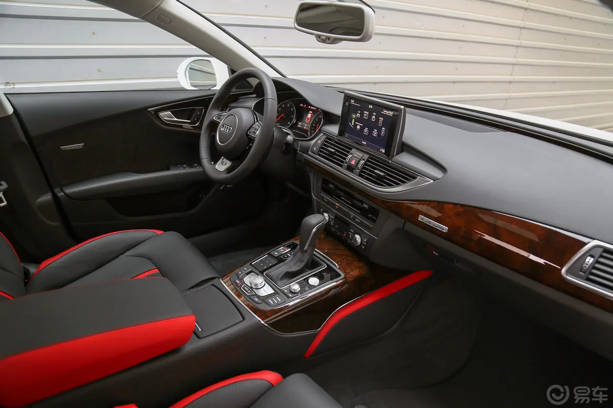 奥迪A750 TFSI quattro 舒适版内饰全景副驾驶员方向
