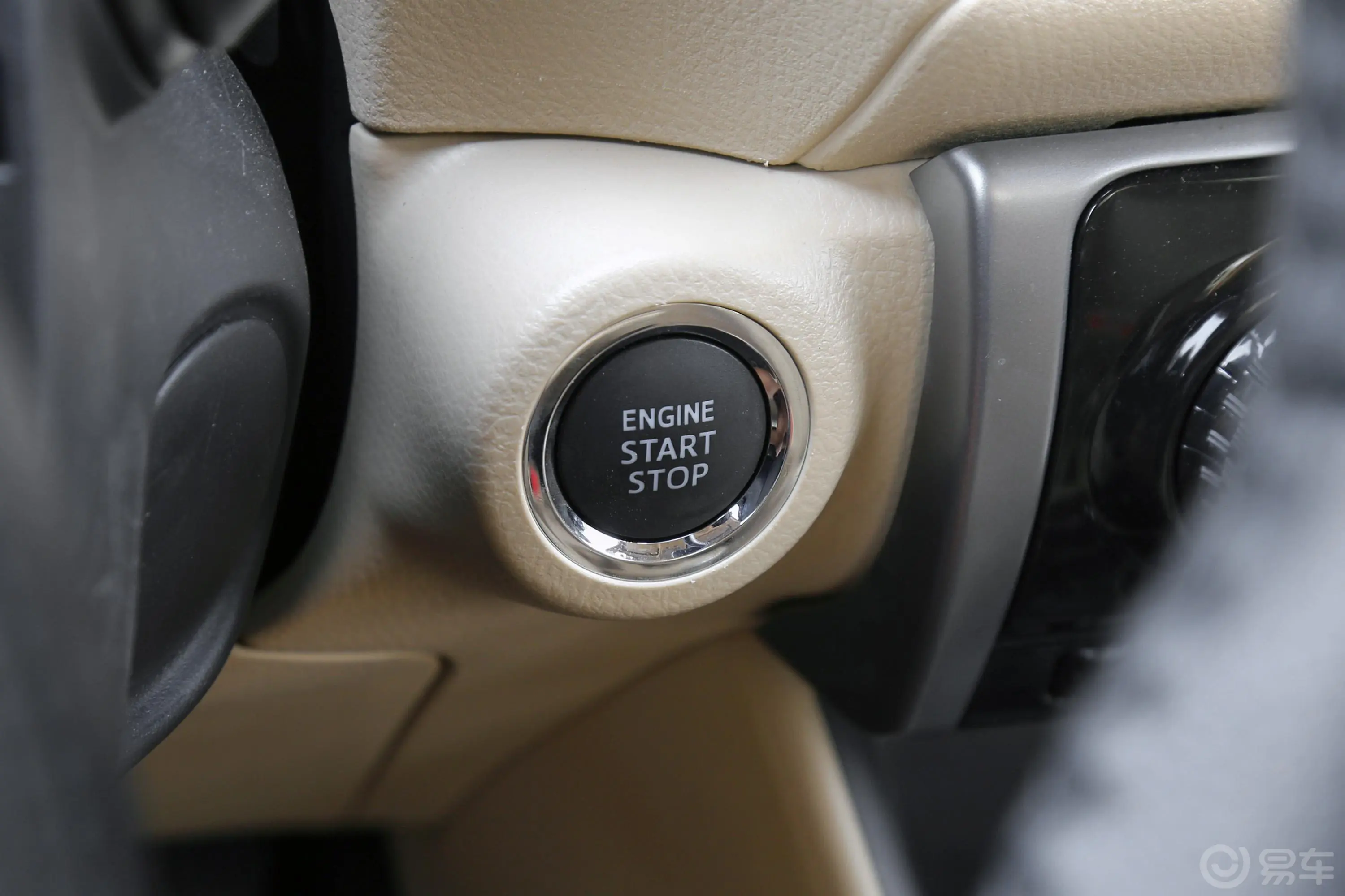 威驰1.5L CVT 尊行版钥匙孔或一键启动按键