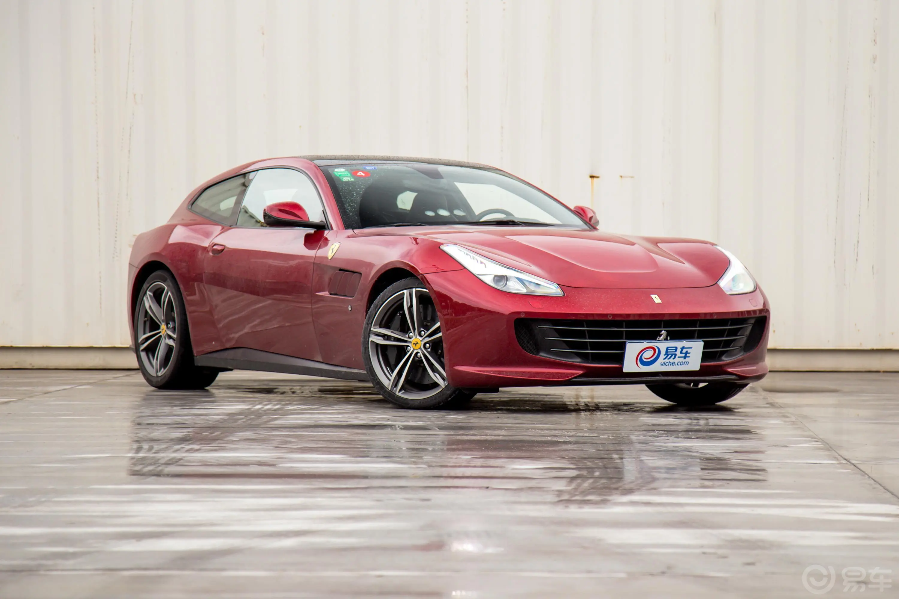 GTC4Lusso6.3L V12侧前45度车头向右水平