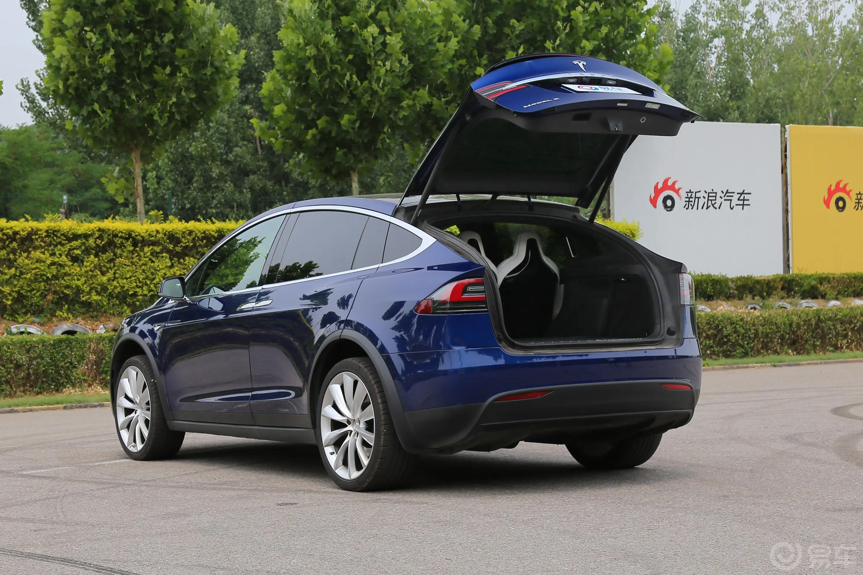 Model X90D空间