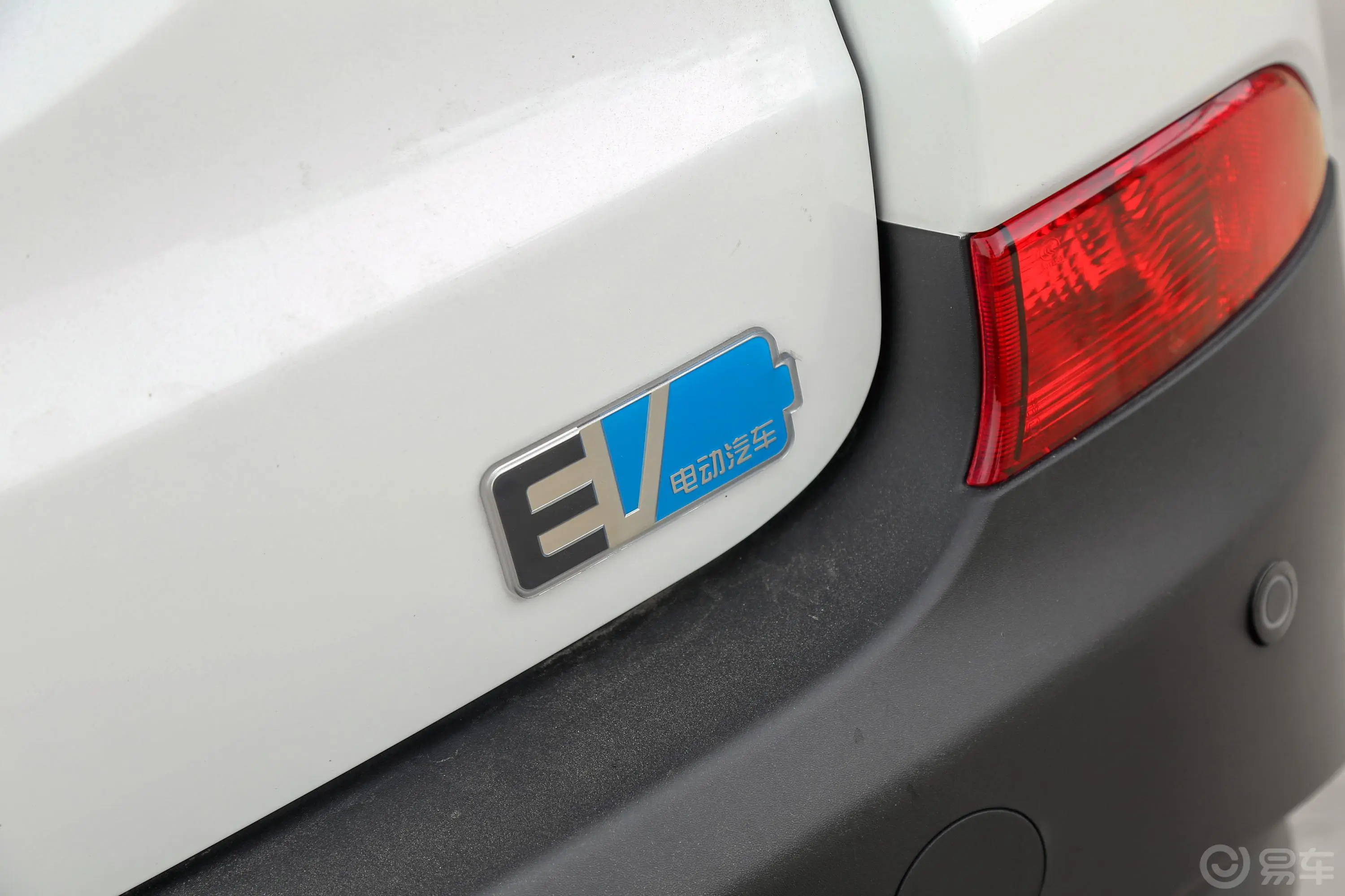 宋新能源EV300 尊贵版外观