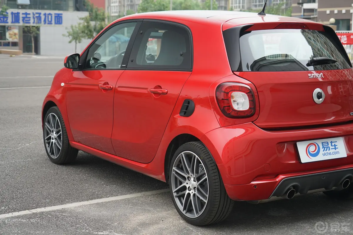 smart forfour0.9T BRABUS Xclusive外观