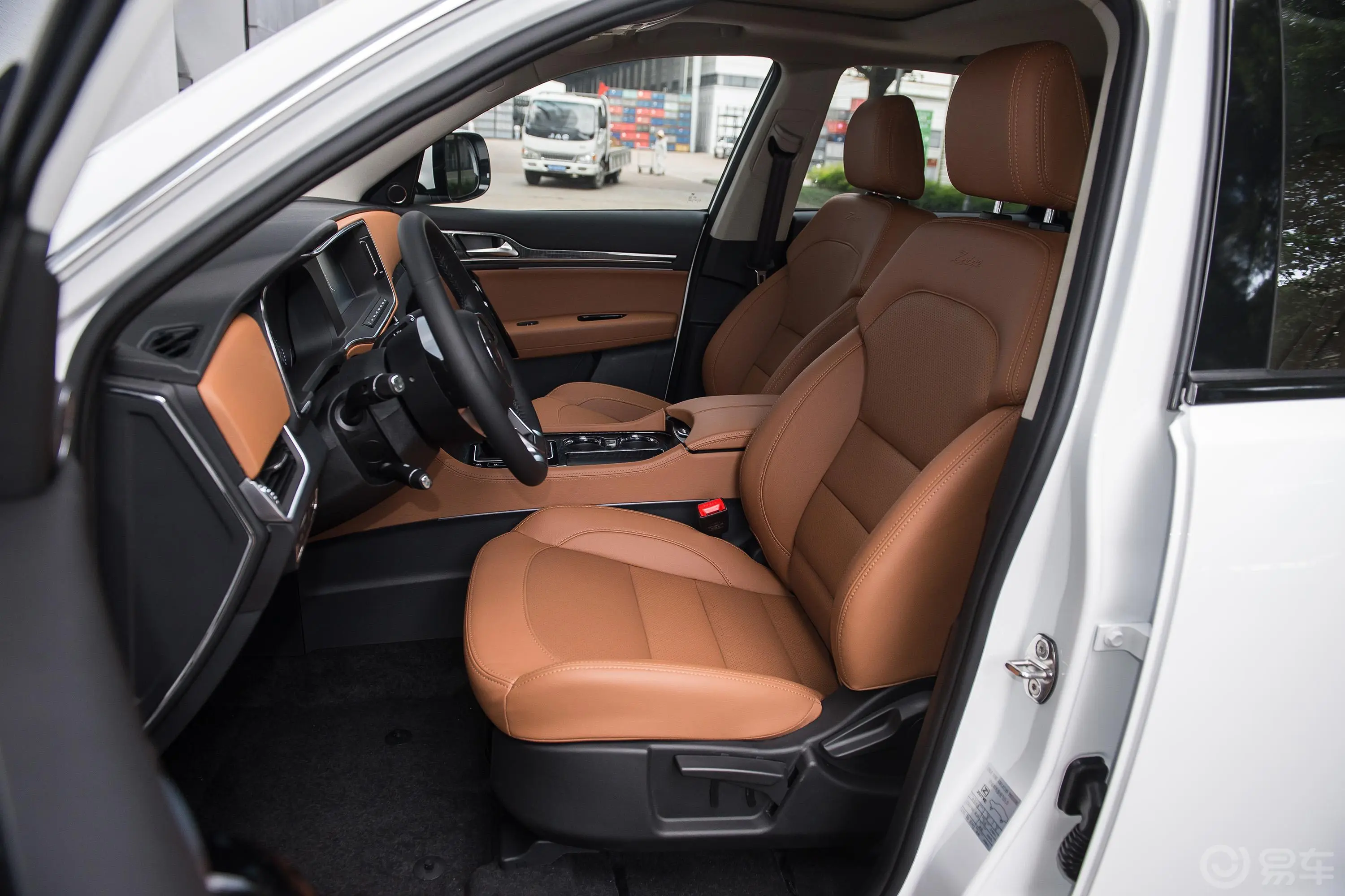 众泰T600 Coupe1.8T 双离合 尊享版驾驶员座椅