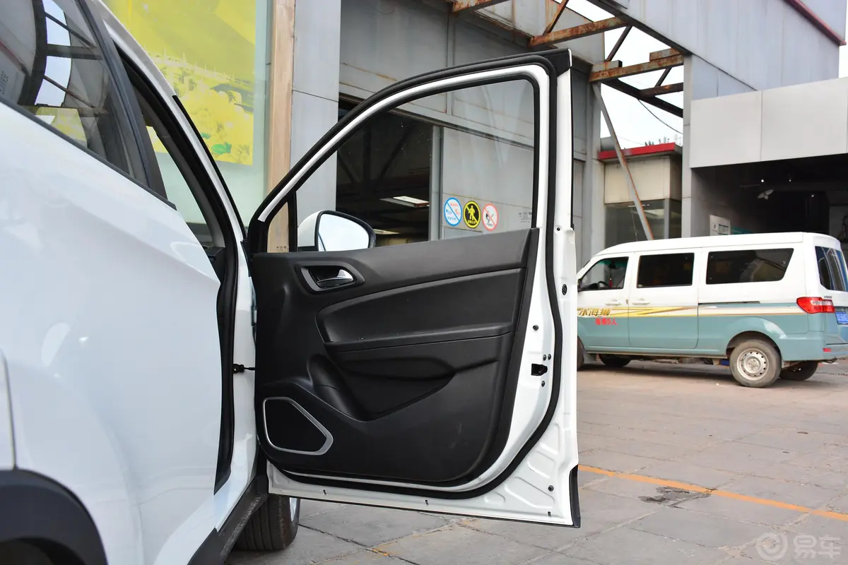 中华V31.5L 手动 舒适版副驾驶员车门