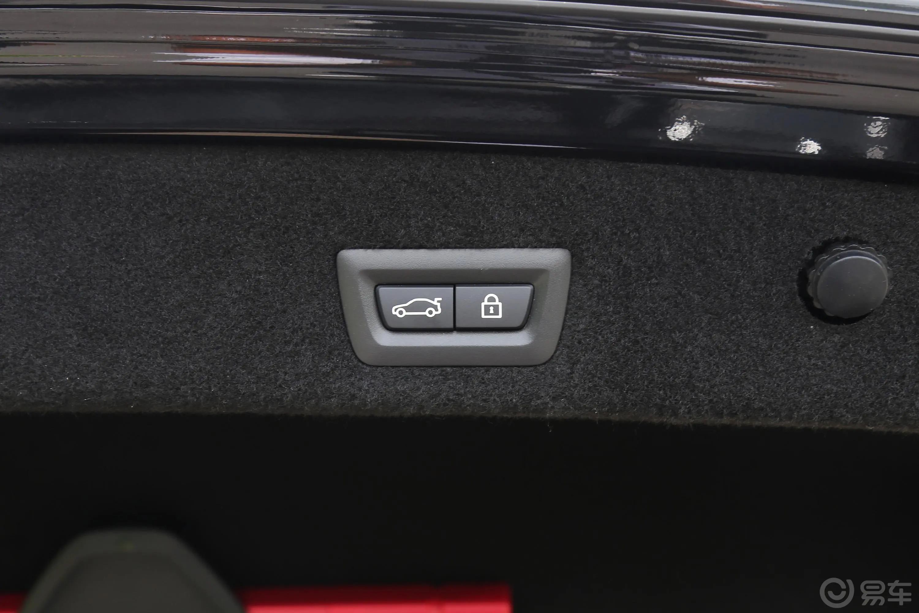 宝马7系740Li 领先版 M运动套装电动尾门按键（手动扶手）