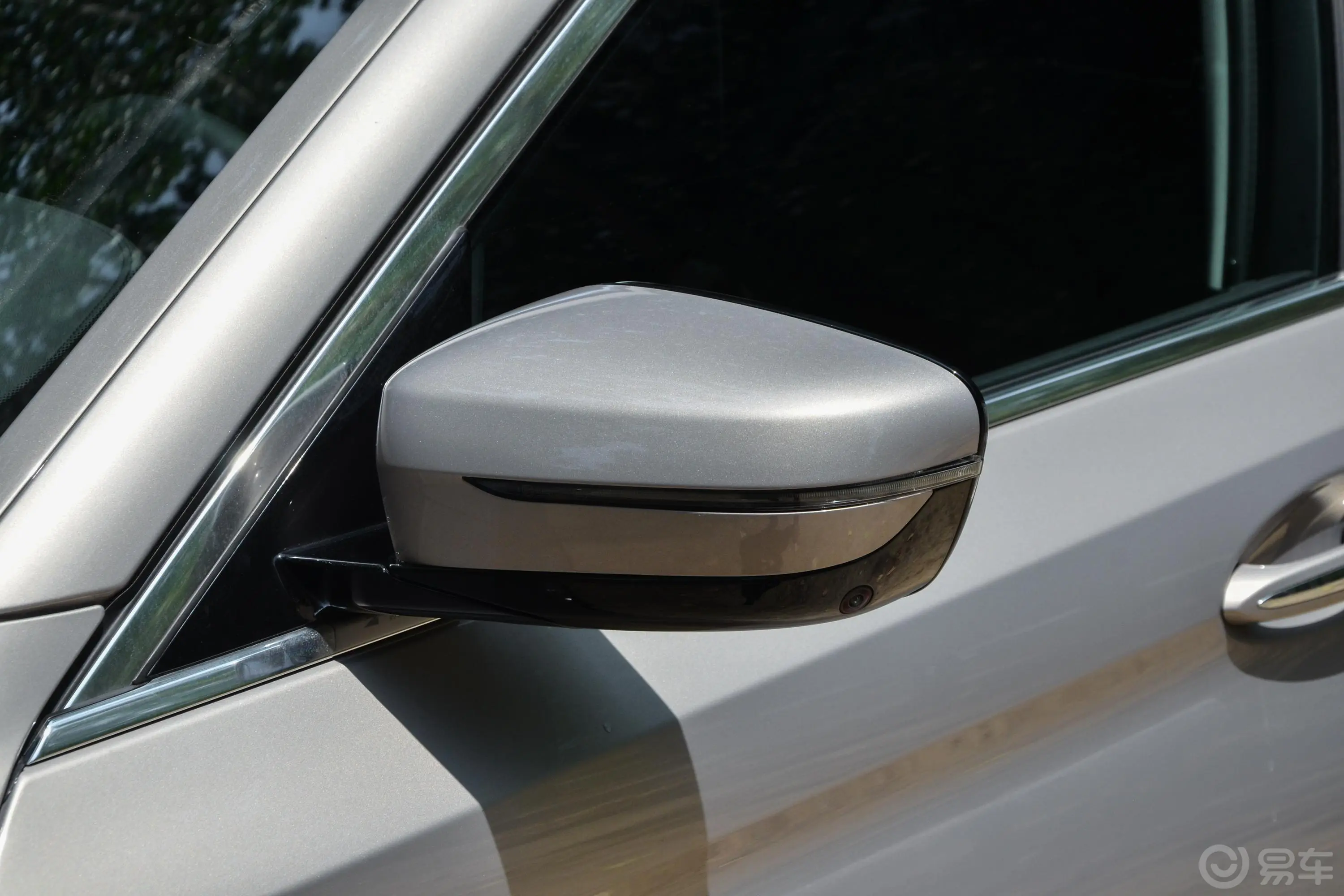 宝马5系530Li 尊享版 豪华套装主驾驶后视镜背面