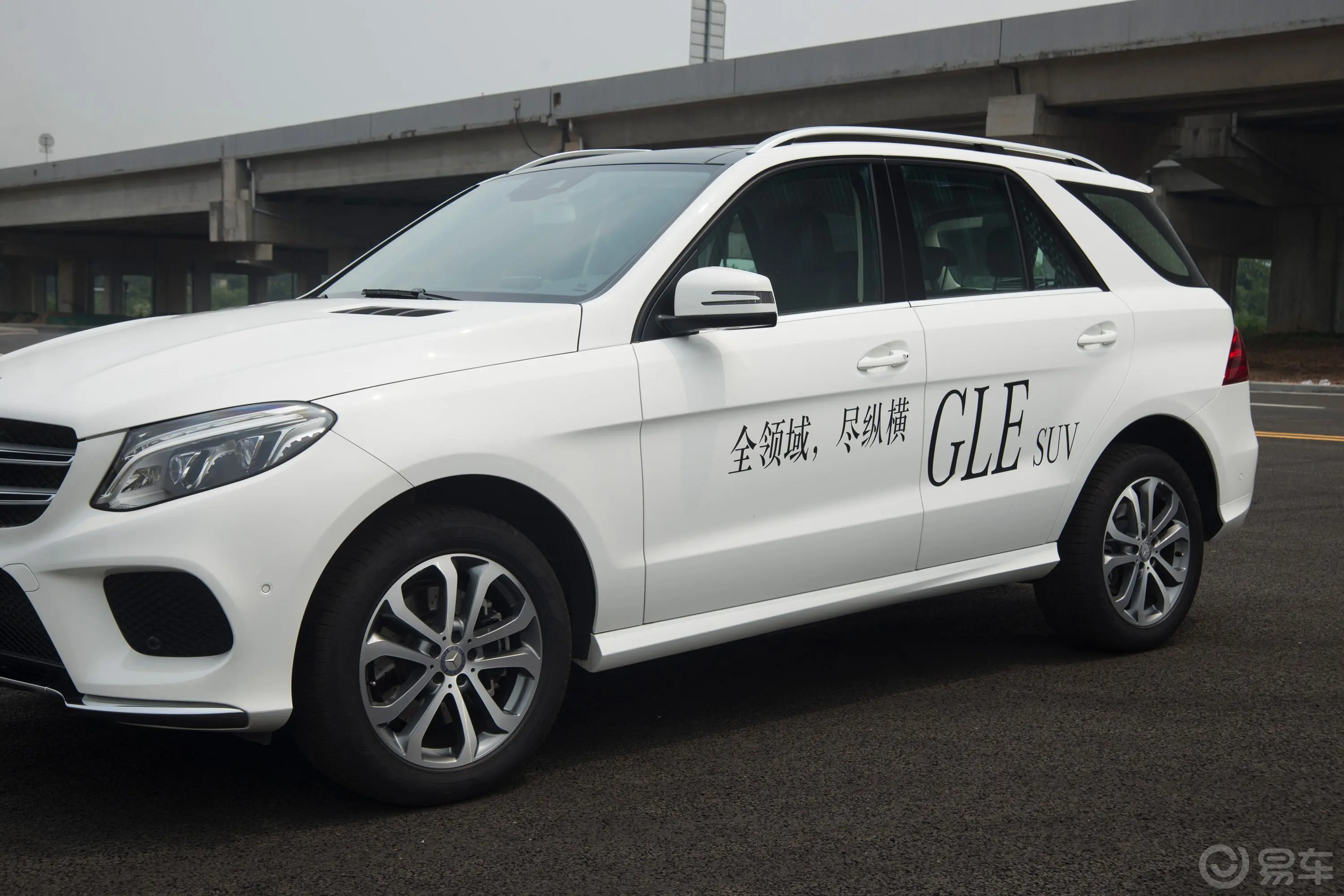 奔驰GLEGLE 320 4MATIC 动感版外观