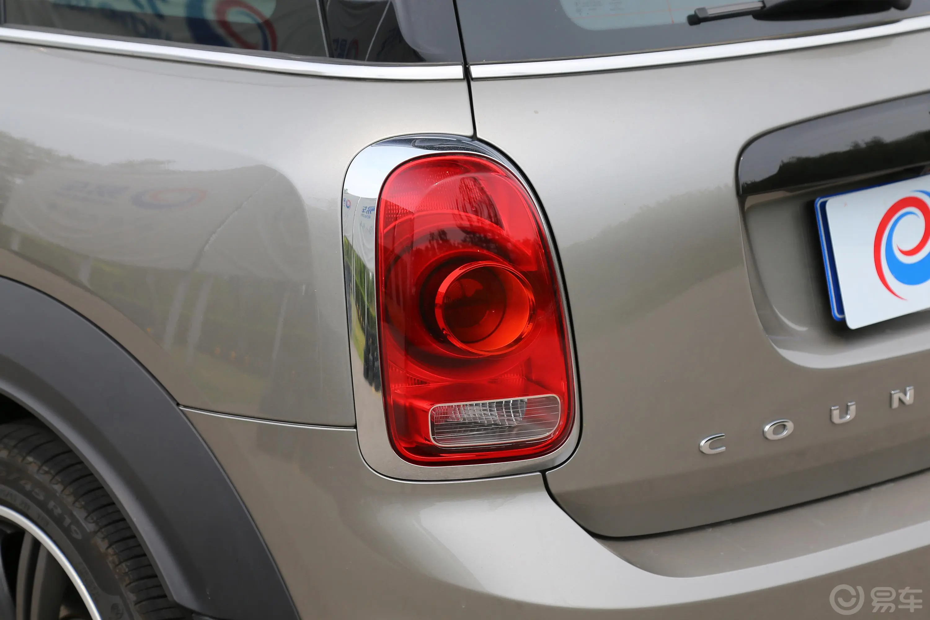 MINI COUNTRYMAN2.0T COOPER S ALL4 旅行家尾灯侧45度俯拍