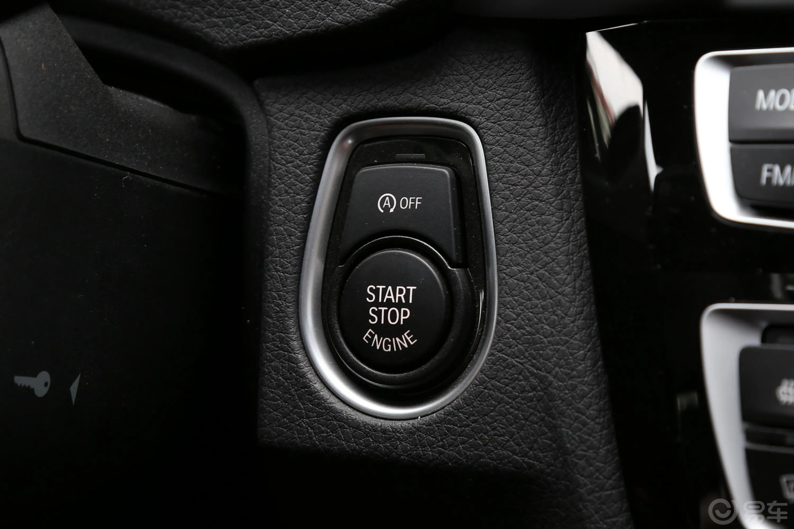 宝马4系四门轿跑 440i xDrive M运动套装钥匙孔或一键启动按键
