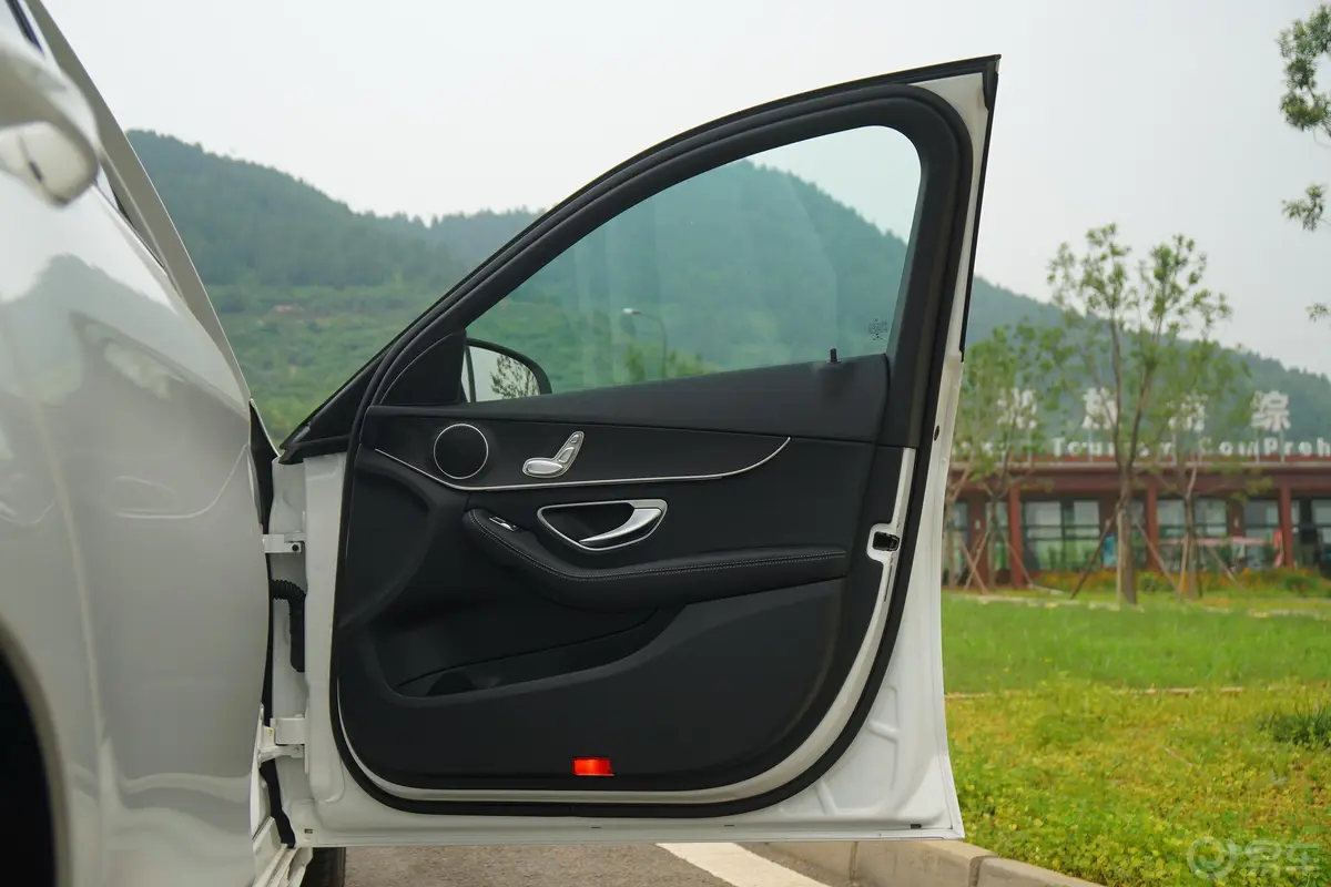 奔驰C级(进口)改款 C 200 4MATIC 旅行轿车副驾驶员车门