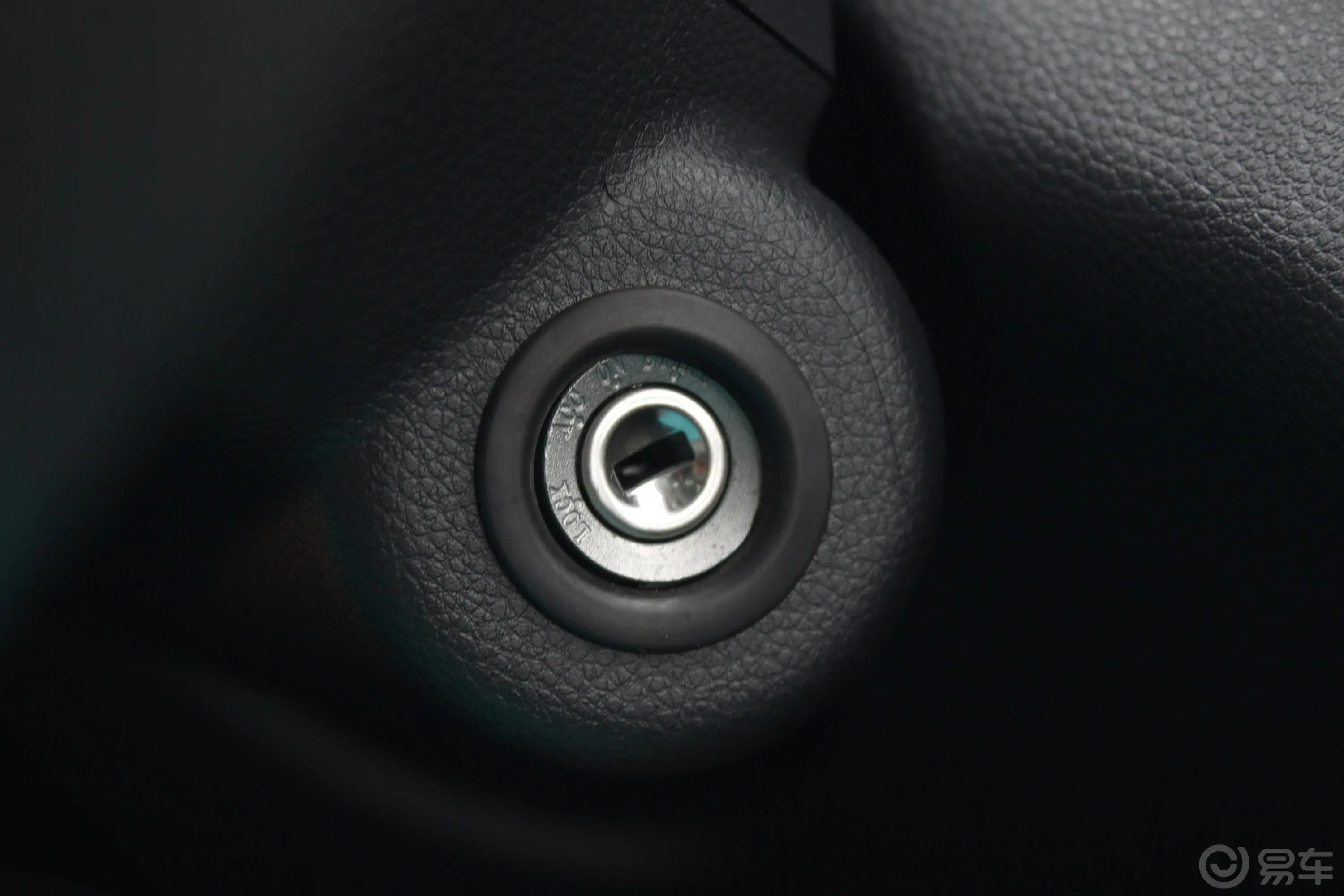 睿行S501.5L 5速手动 豪华版钥匙孔或一键启动按键