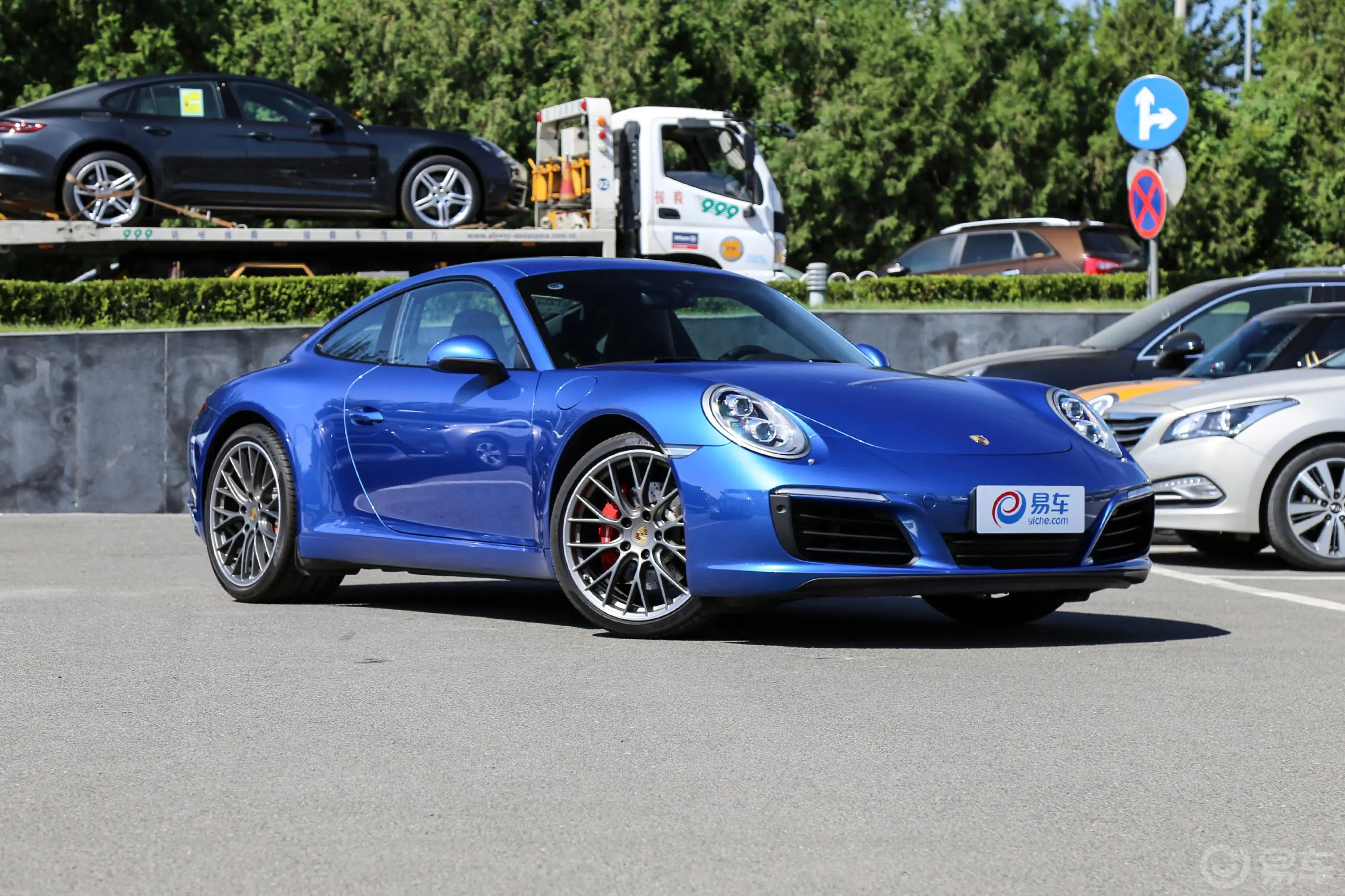 保时捷911Carrera S 3.0T侧前45度车头向右水平