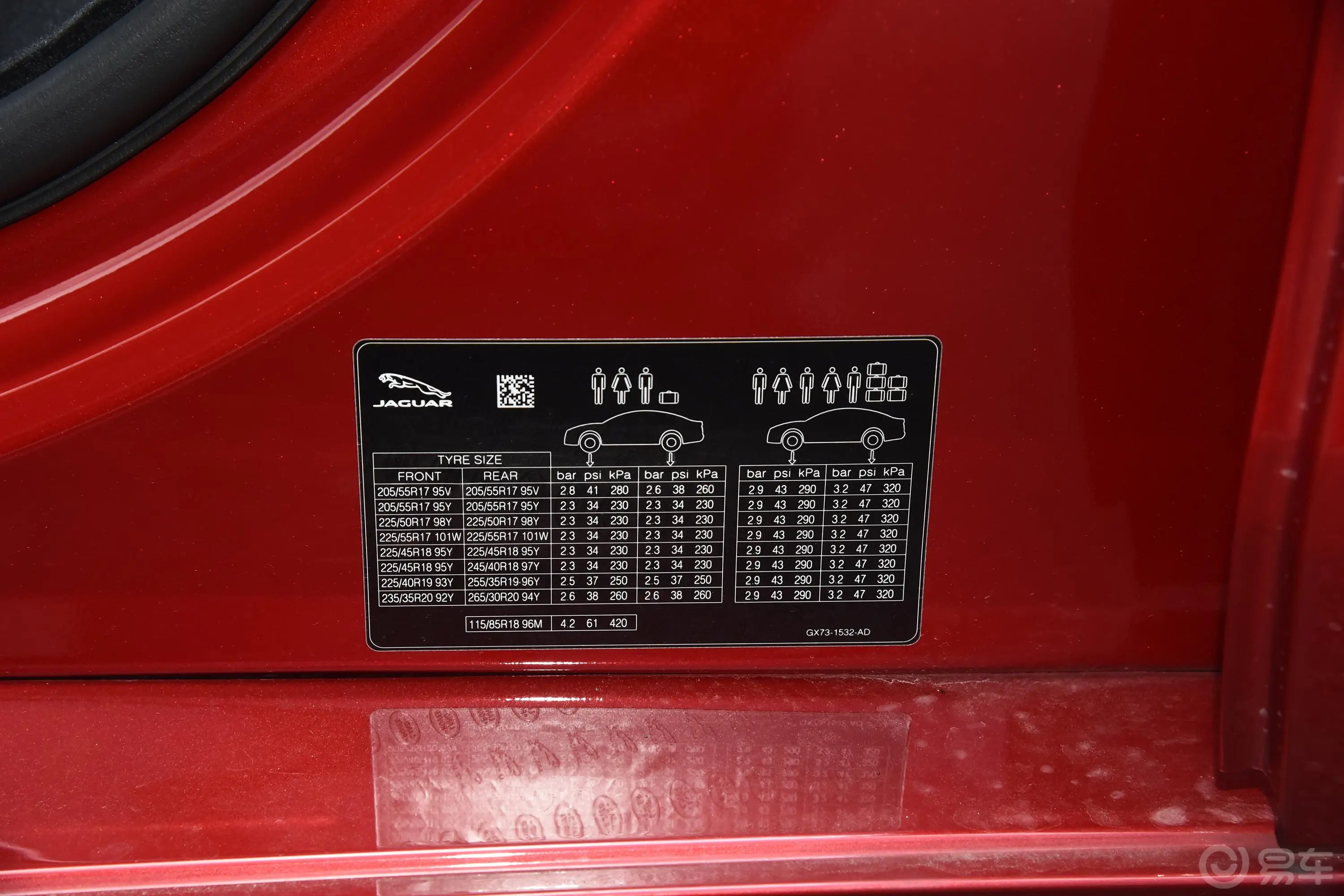 捷豹XE2.0T 200PS 两驱 R-Sport运动版胎压信息铭牌