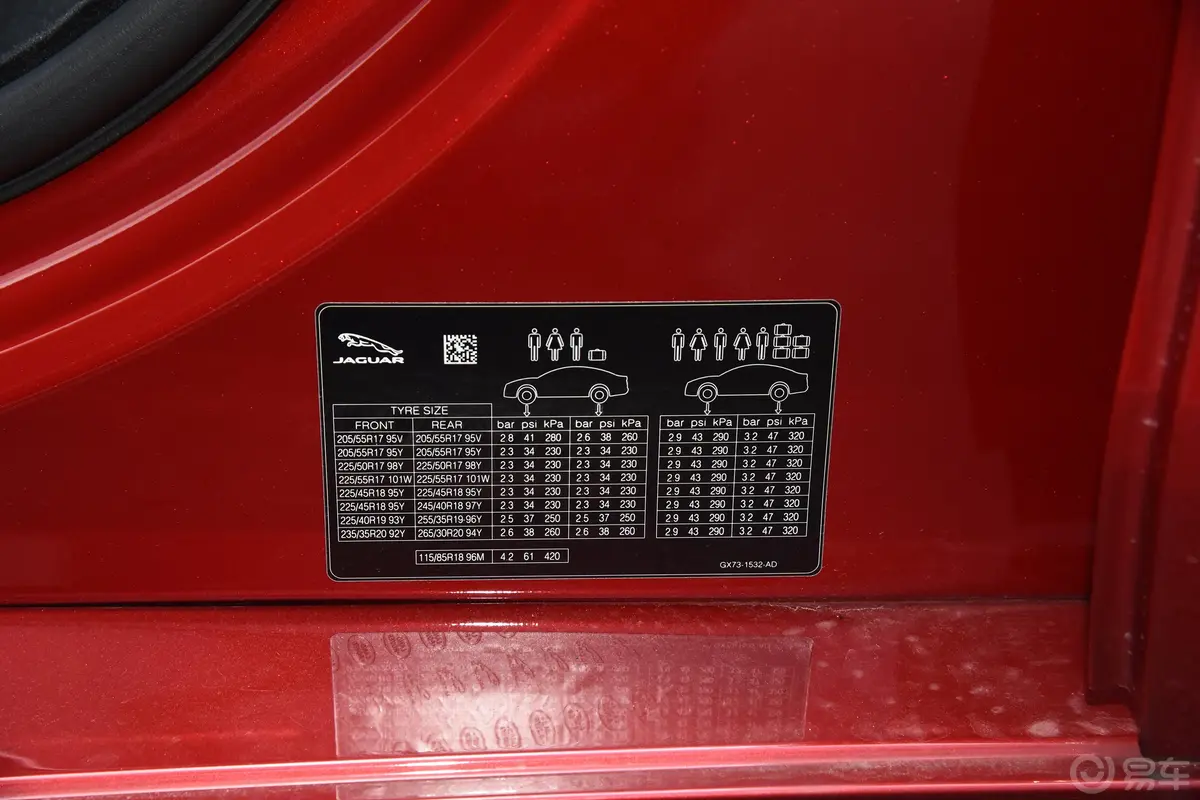 捷豹XE2.0T 200PS 两驱 R-Sport运动版胎压信息铭牌
