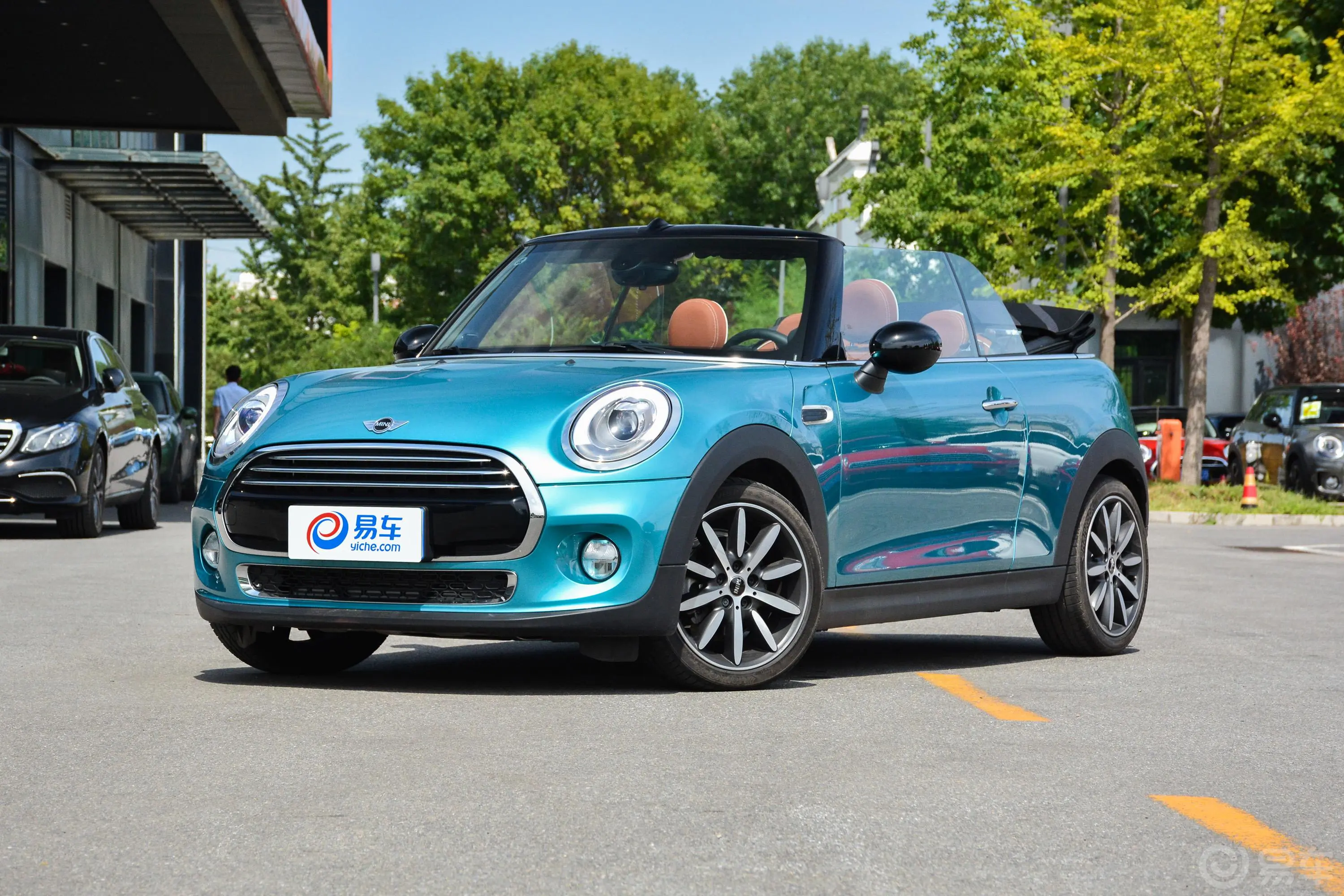 MINI CABRIO1.5T COOPER CABRIO 自由派侧前45度车头向左水平