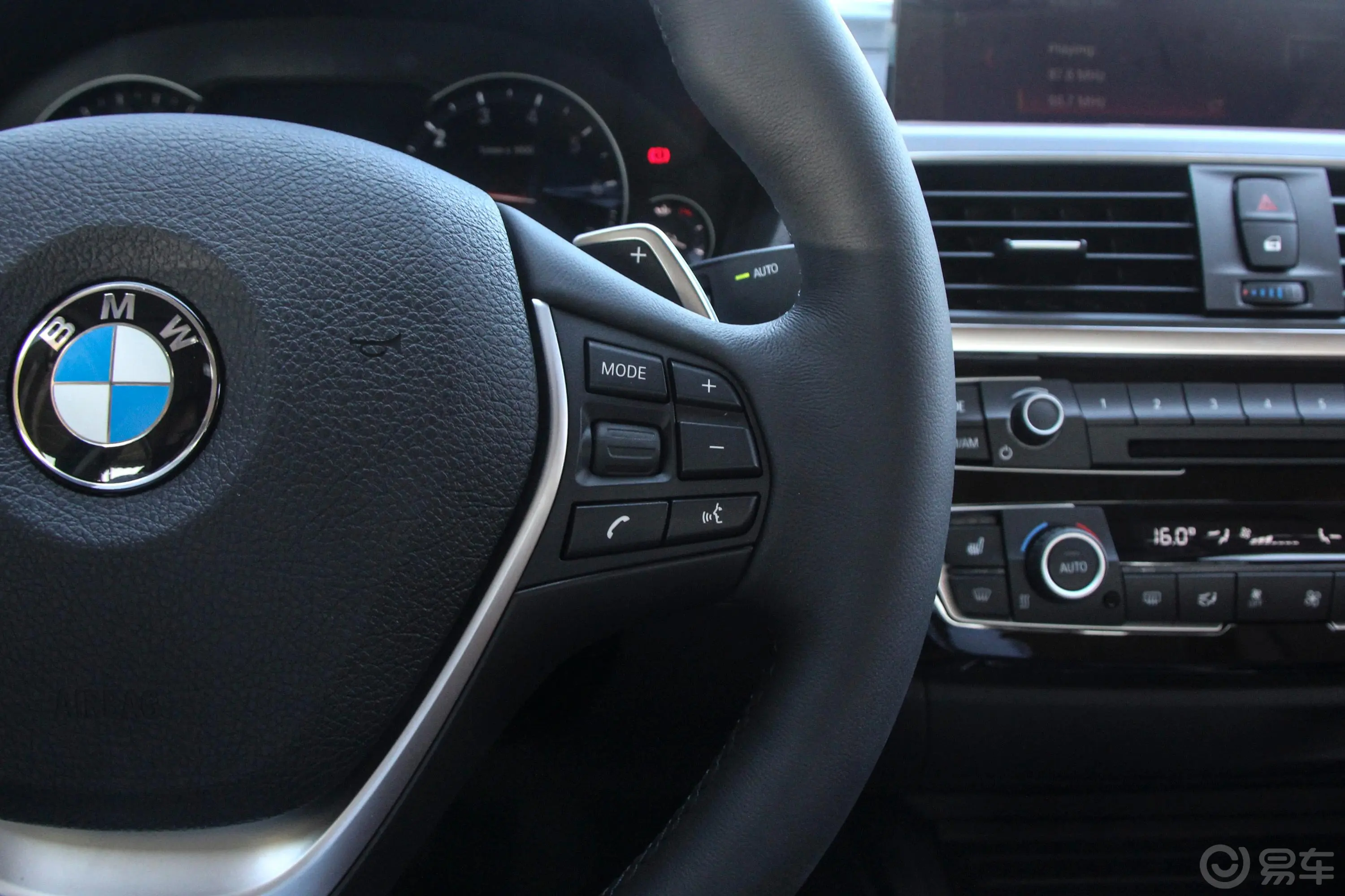 宝马3系330Li xDrive 豪华套装右侧方向盘功能按键