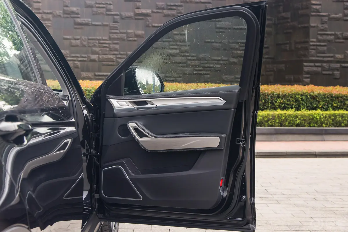 大迈X7上进版 1.8T 双离合 华山版副驾驶员车门