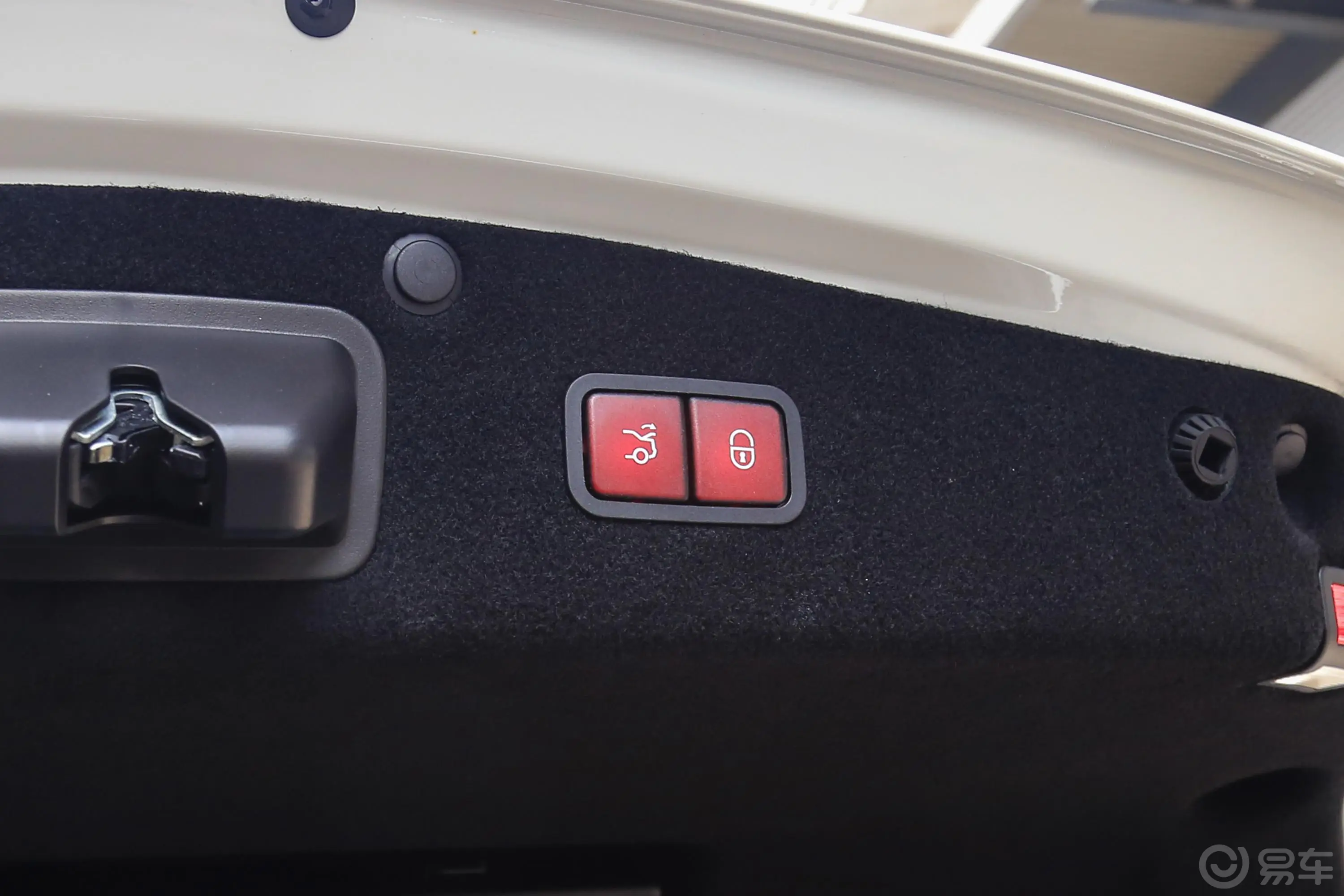 奔驰S级S 450 L 4MATIC电动尾门按键（手动扶手）