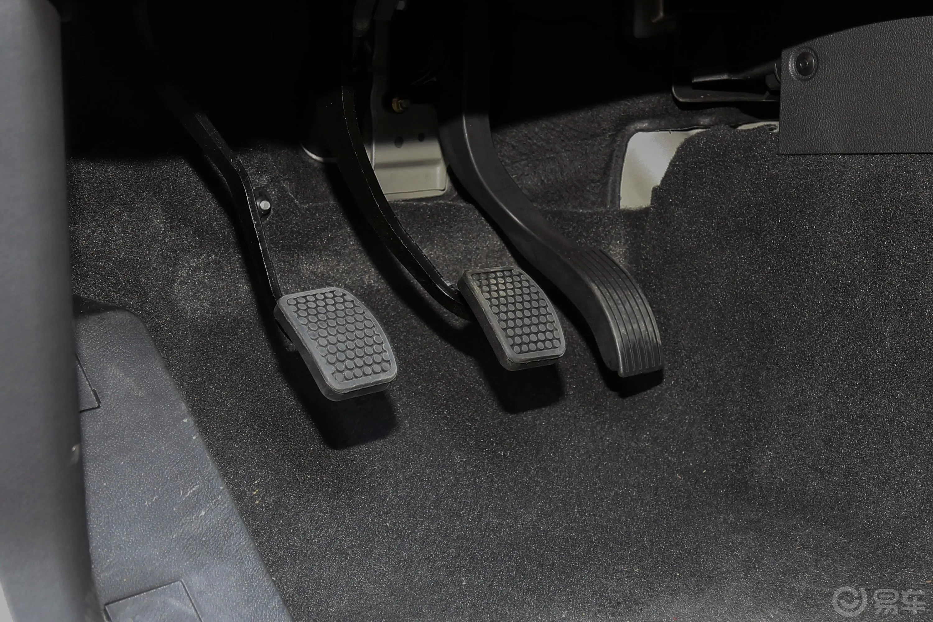 启腾V601.5L 手动 舒适版脚踏板