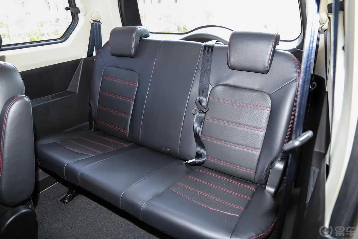 启腾V601.5L 手动 舒适版第三排座椅
