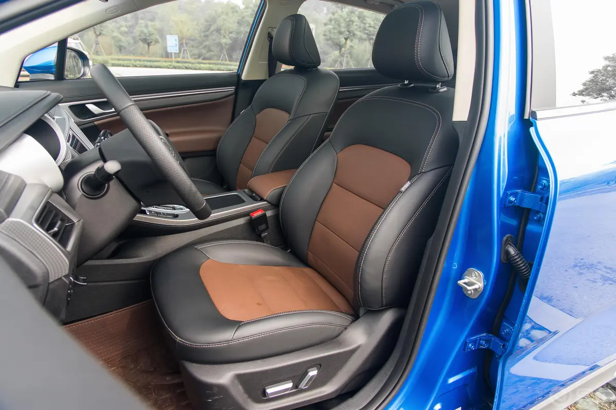 帝豪GS运动版 1.3T 双离合 智联版驾驶员座椅