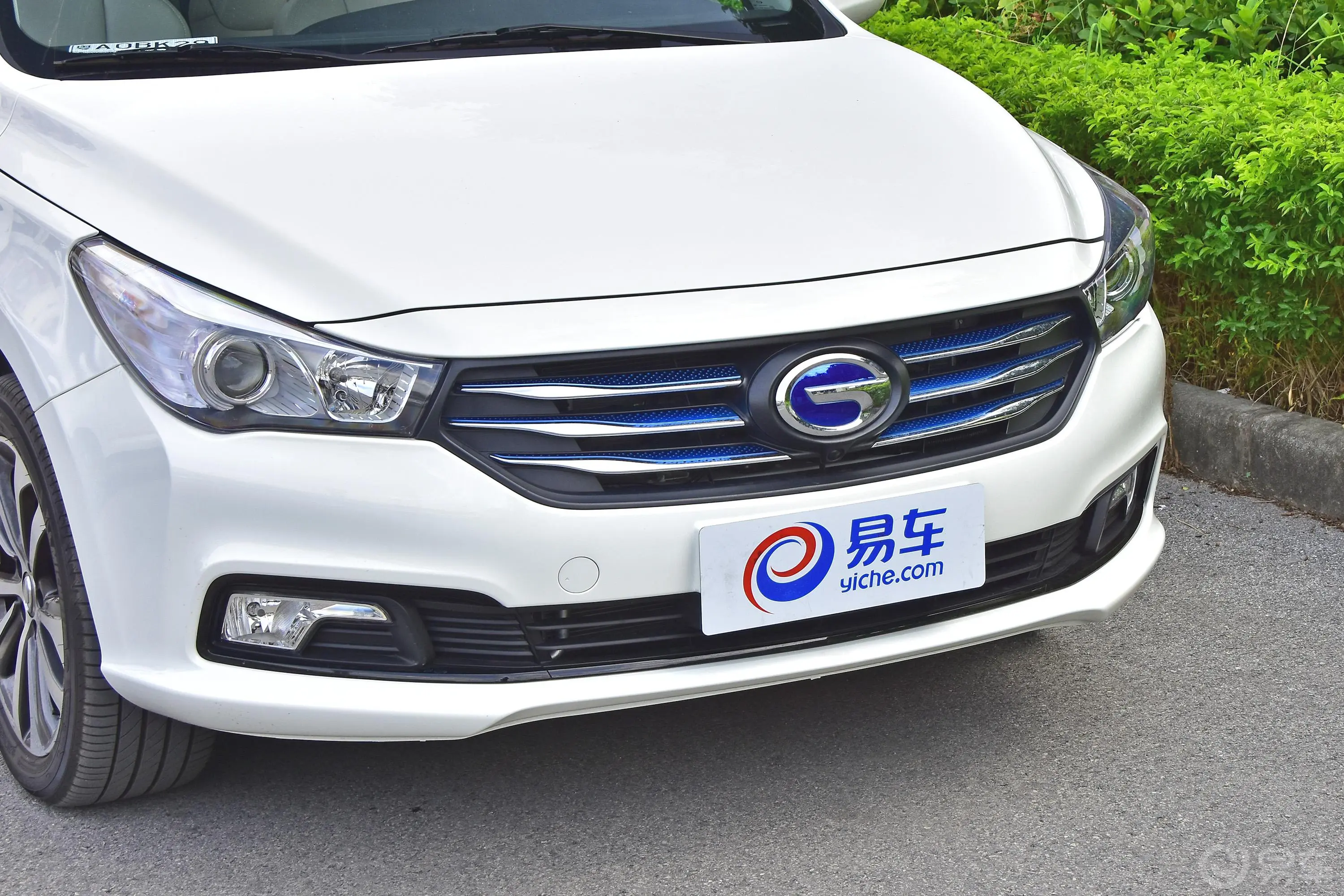 传祺GA3S PHEV1.5L E-CVT 尊享版前格栅侧俯拍