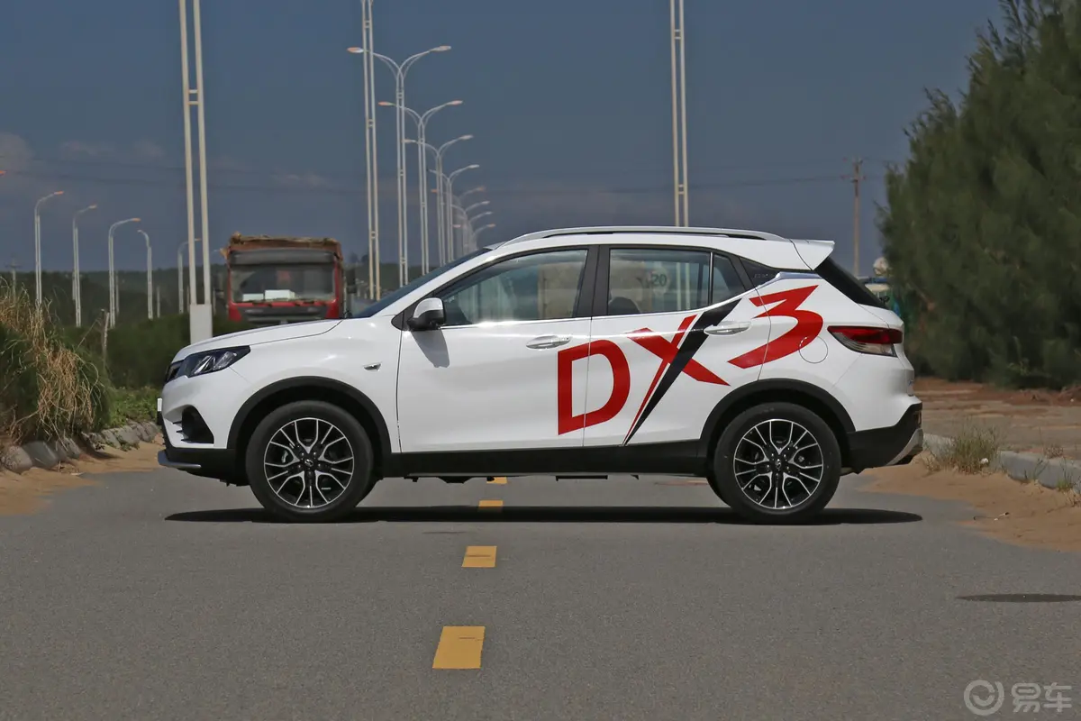 东南DX31.5T CVT 旗舰版正侧车头向左水平