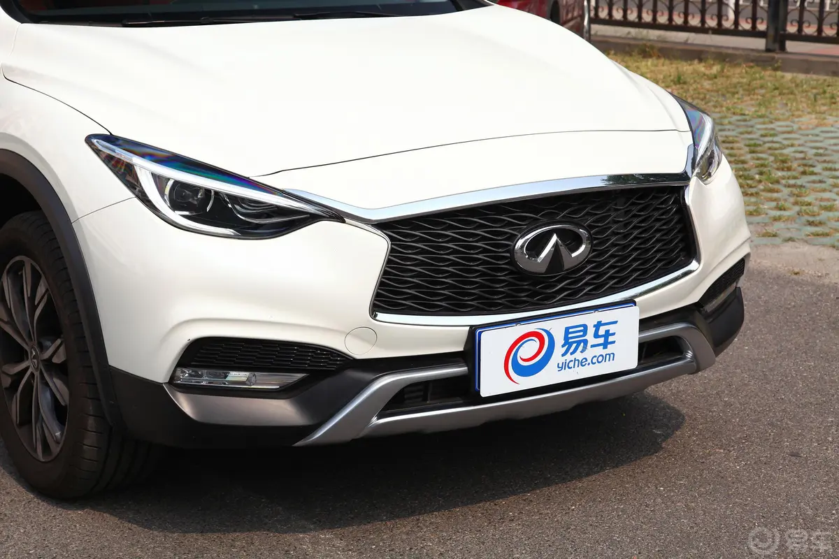 英菲尼迪QX302.0T 双离合 四驱 运动版外观