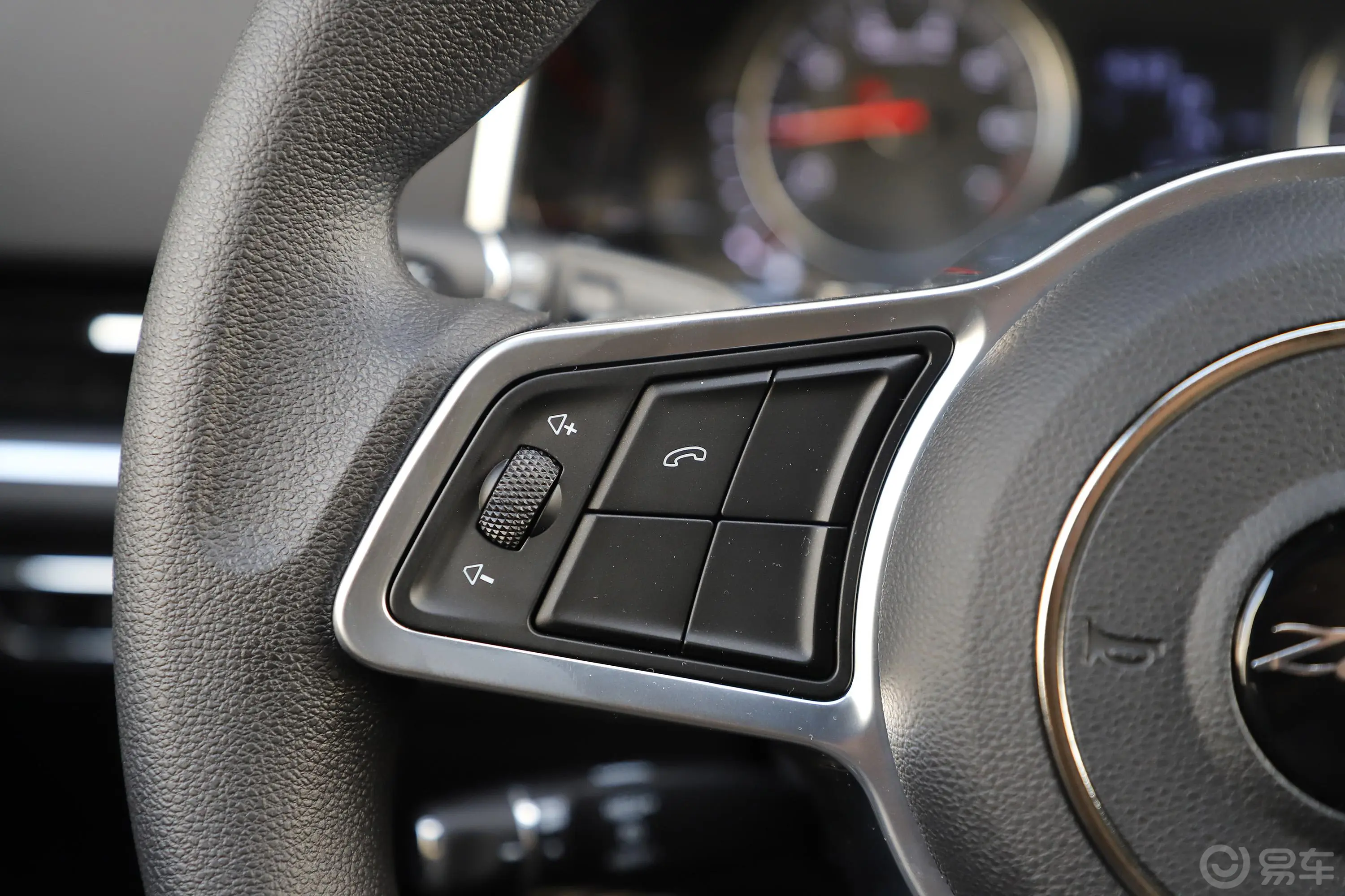 众泰T600 Coupe1.8T 双离合 豪华版左侧方向盘功能按键