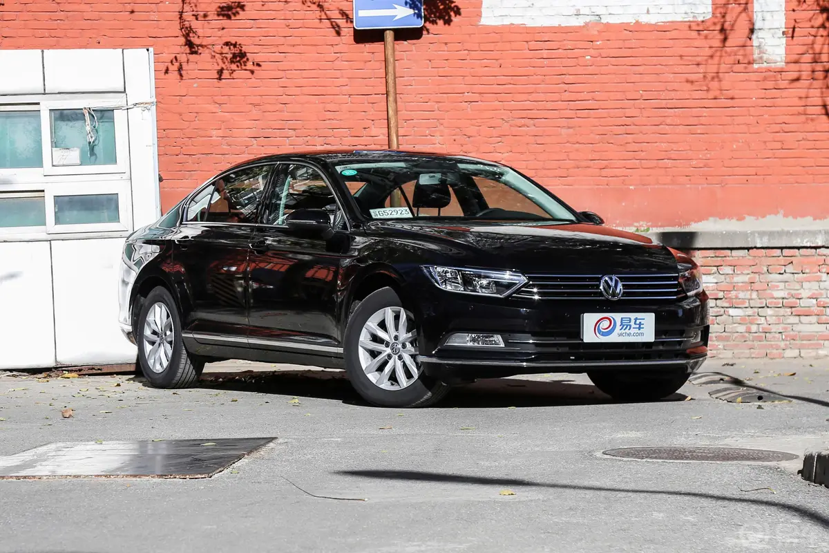 迈腾280TSI 双离合 越享版侧前45度车头向右水平