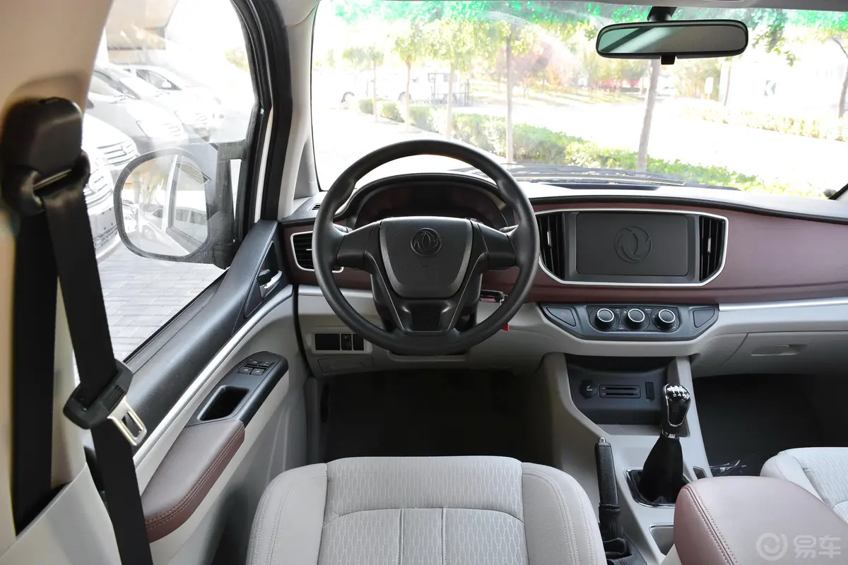 菱智M5 1.6L 手动 舒适版 7座驾驶位区域