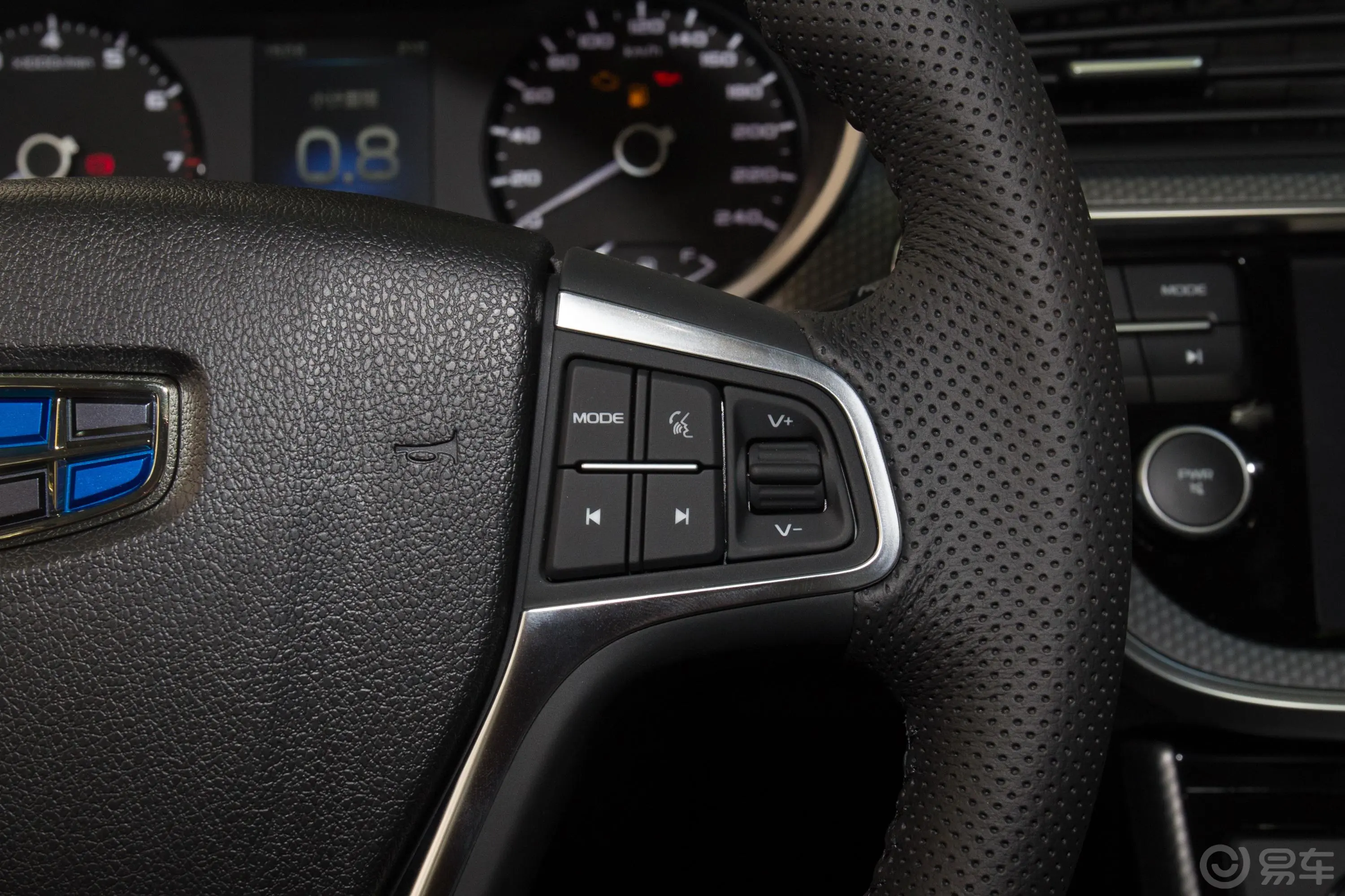 帝豪GS运动版 1.8L 双离合 领尚版右侧方向盘功能按键