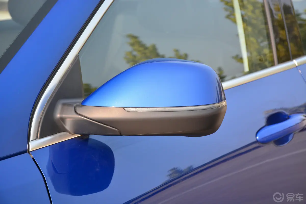 哈弗H6蓝标 1.3GDIT 双离合 风尚版主驾驶后视镜背面