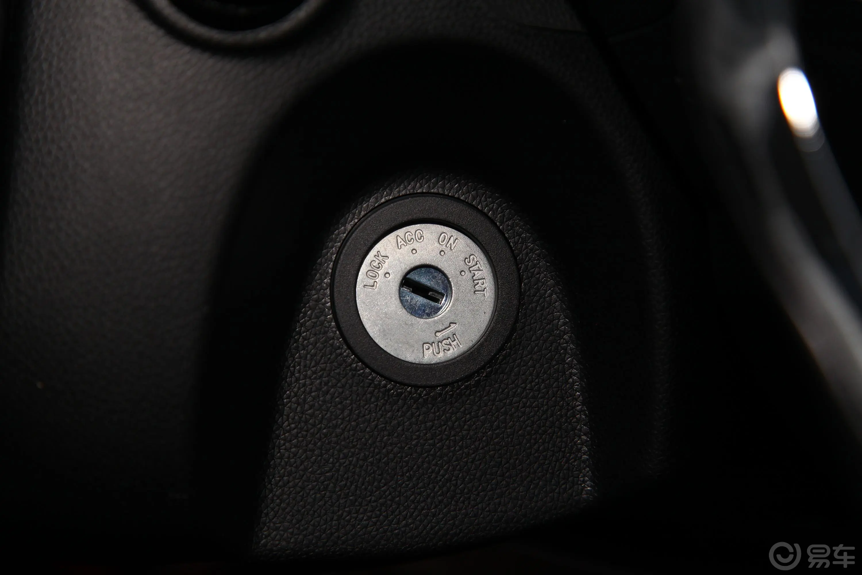 东南DX31.5L 手动 豪华版钥匙孔或一键启动按键